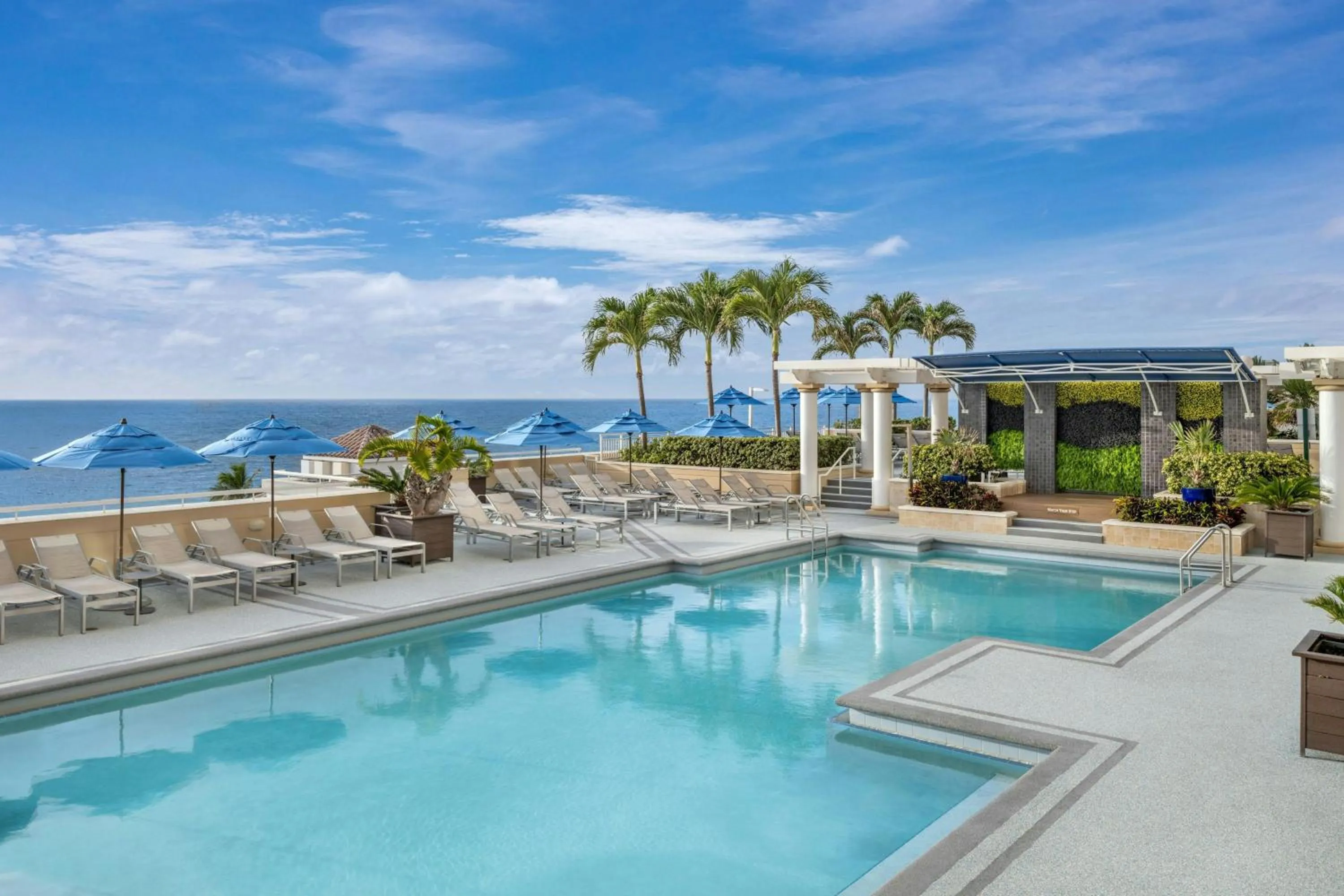 Swimming pool in Marriott's BeachPlace Towers
