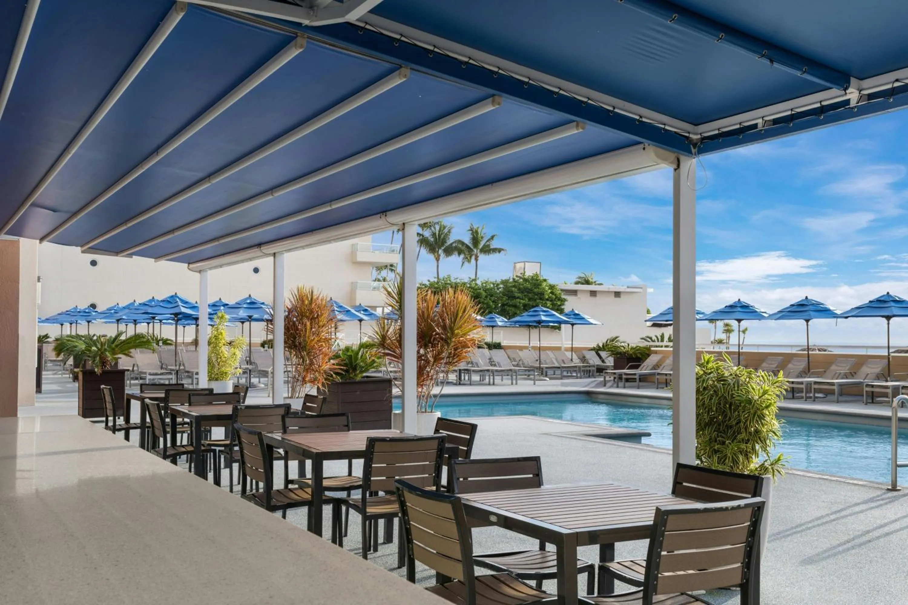 Swimming pool in Marriott's BeachPlace Towers