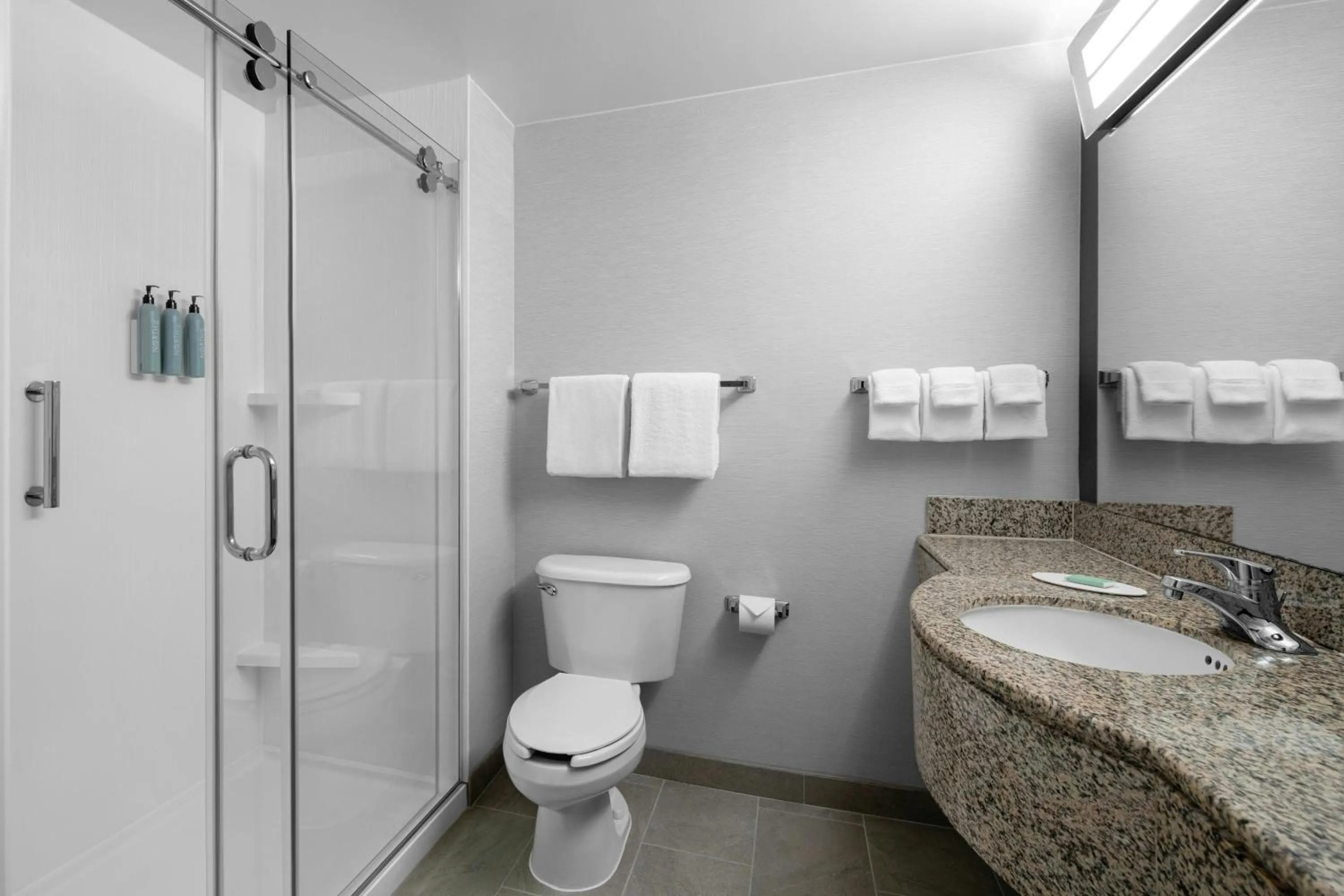 Bathroom in Courtyard Los Angeles Burbank Airport