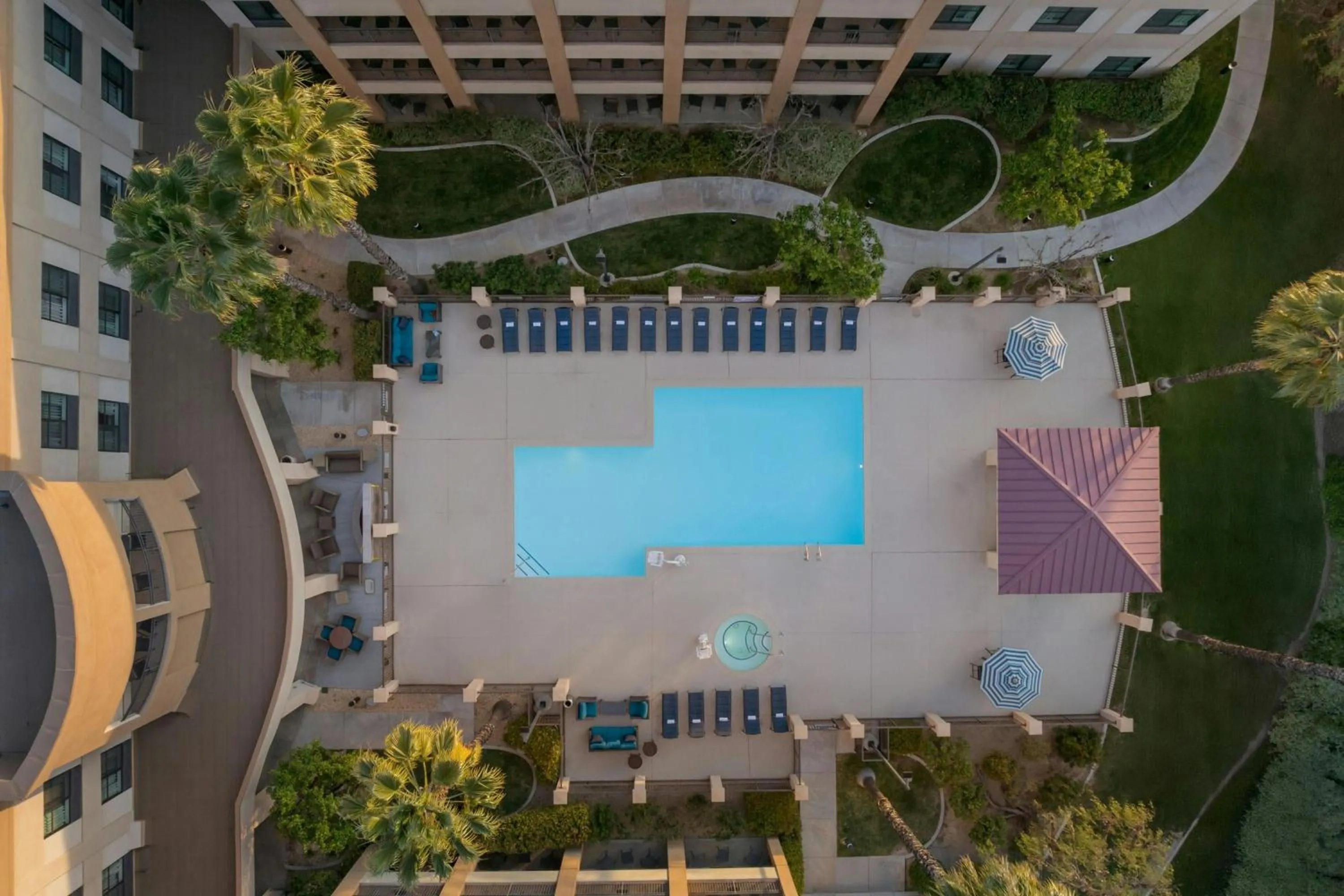 Swimming pool in Courtyard by Marriott Santa Clarita Valencia