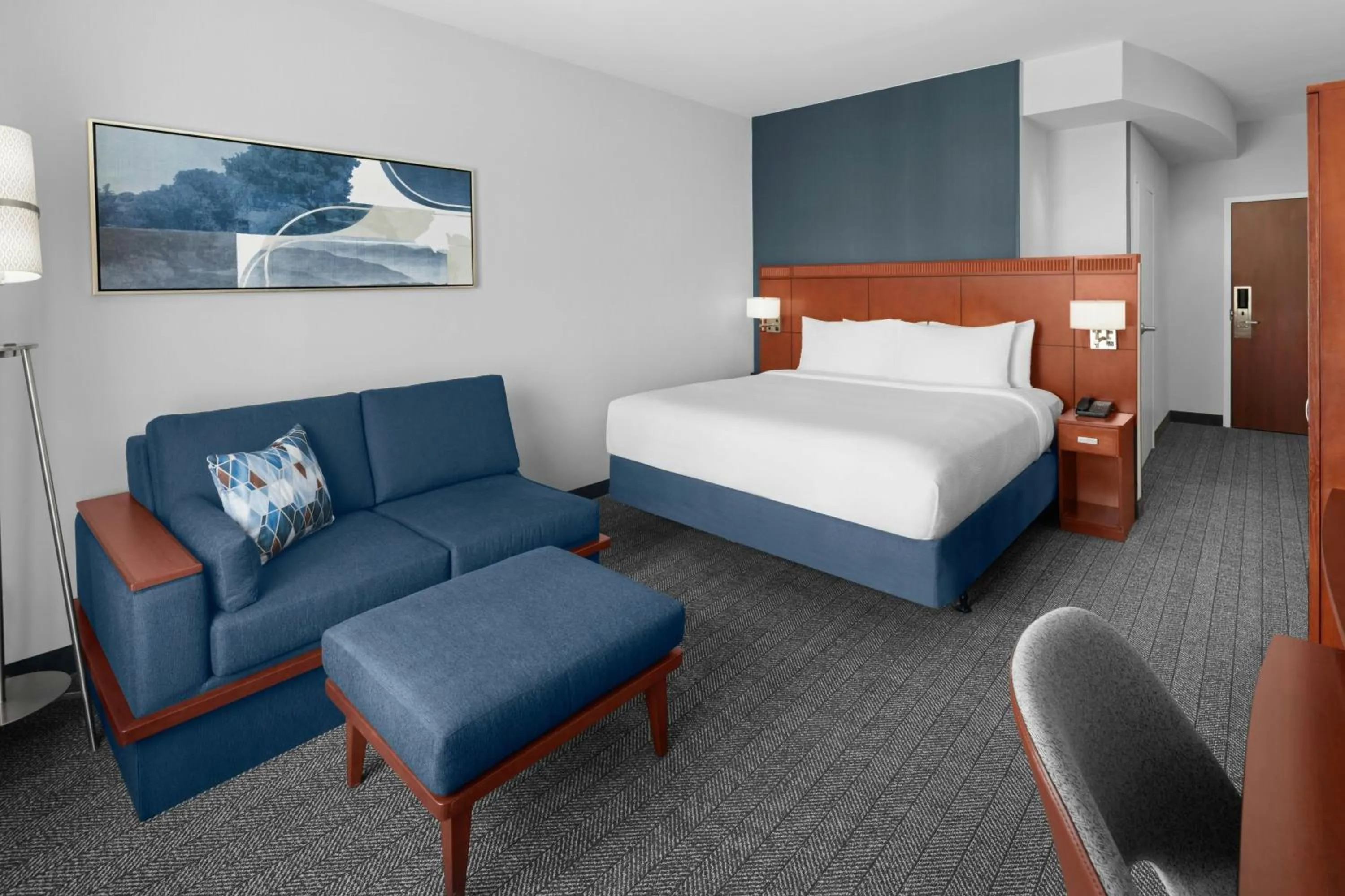 Photo of the whole room, Bed in Courtyard by Marriott Santa Clarita Valencia