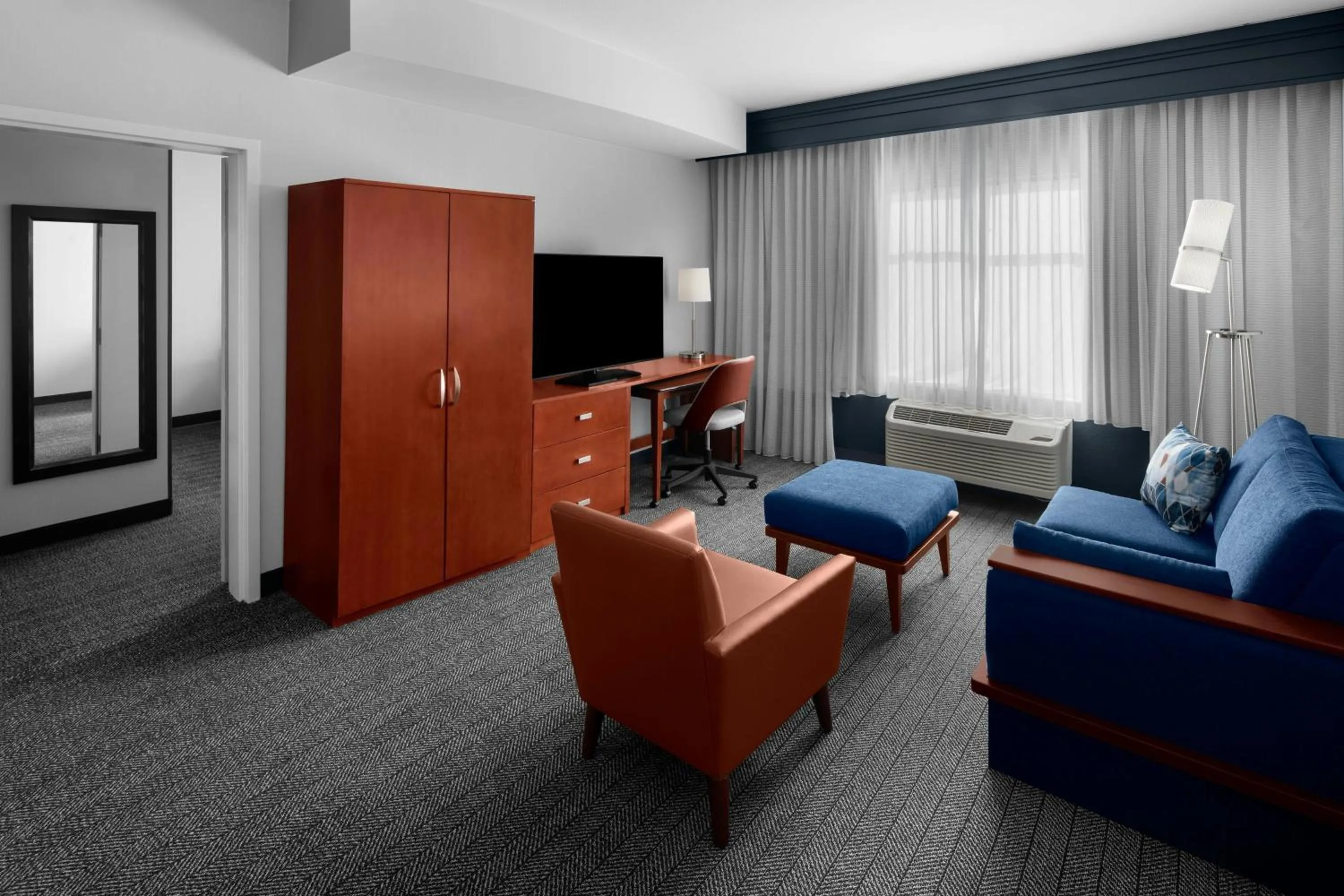 Living room in Courtyard by Marriott Santa Clarita Valencia