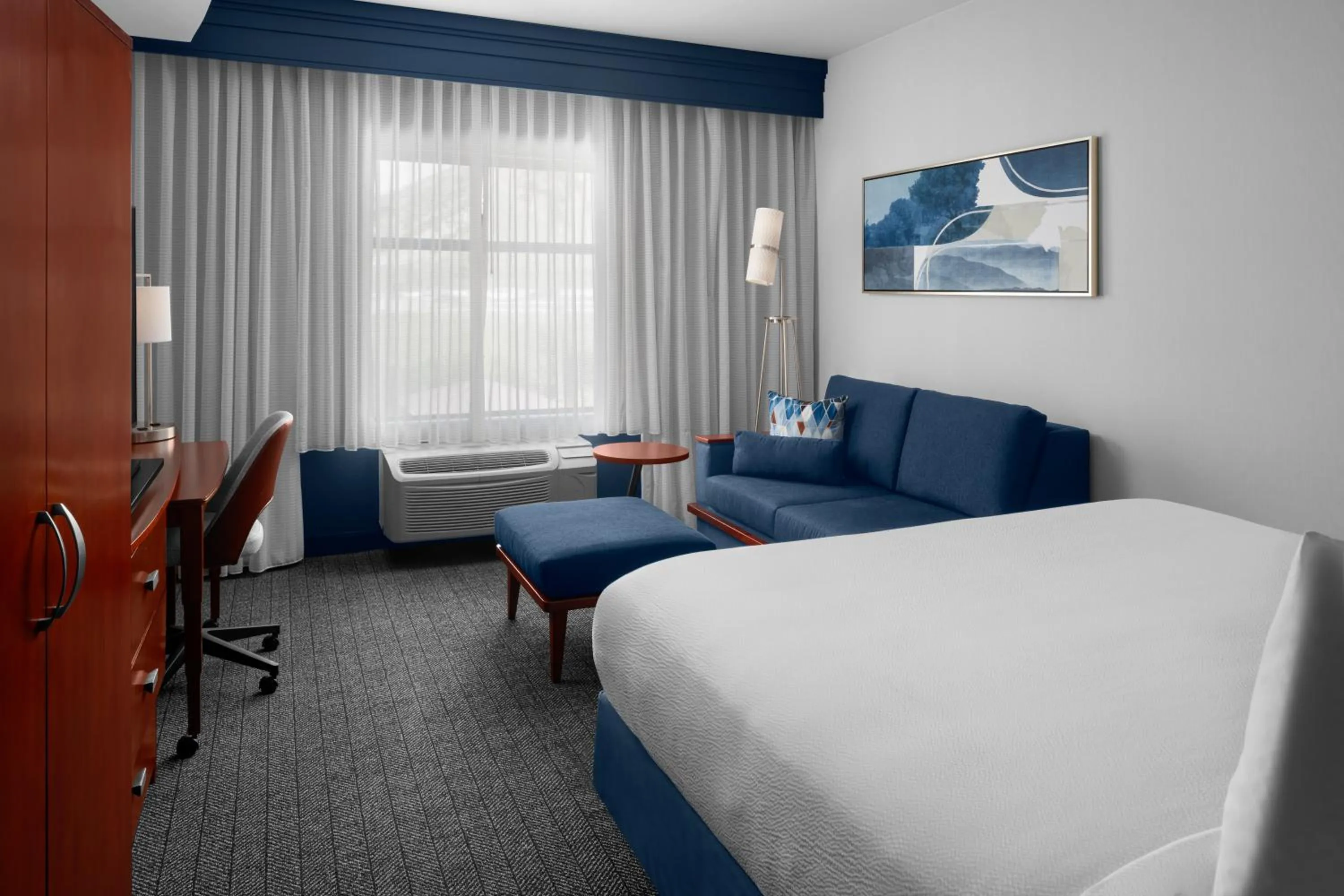 Bed in Courtyard by Marriott Santa Clarita Valencia