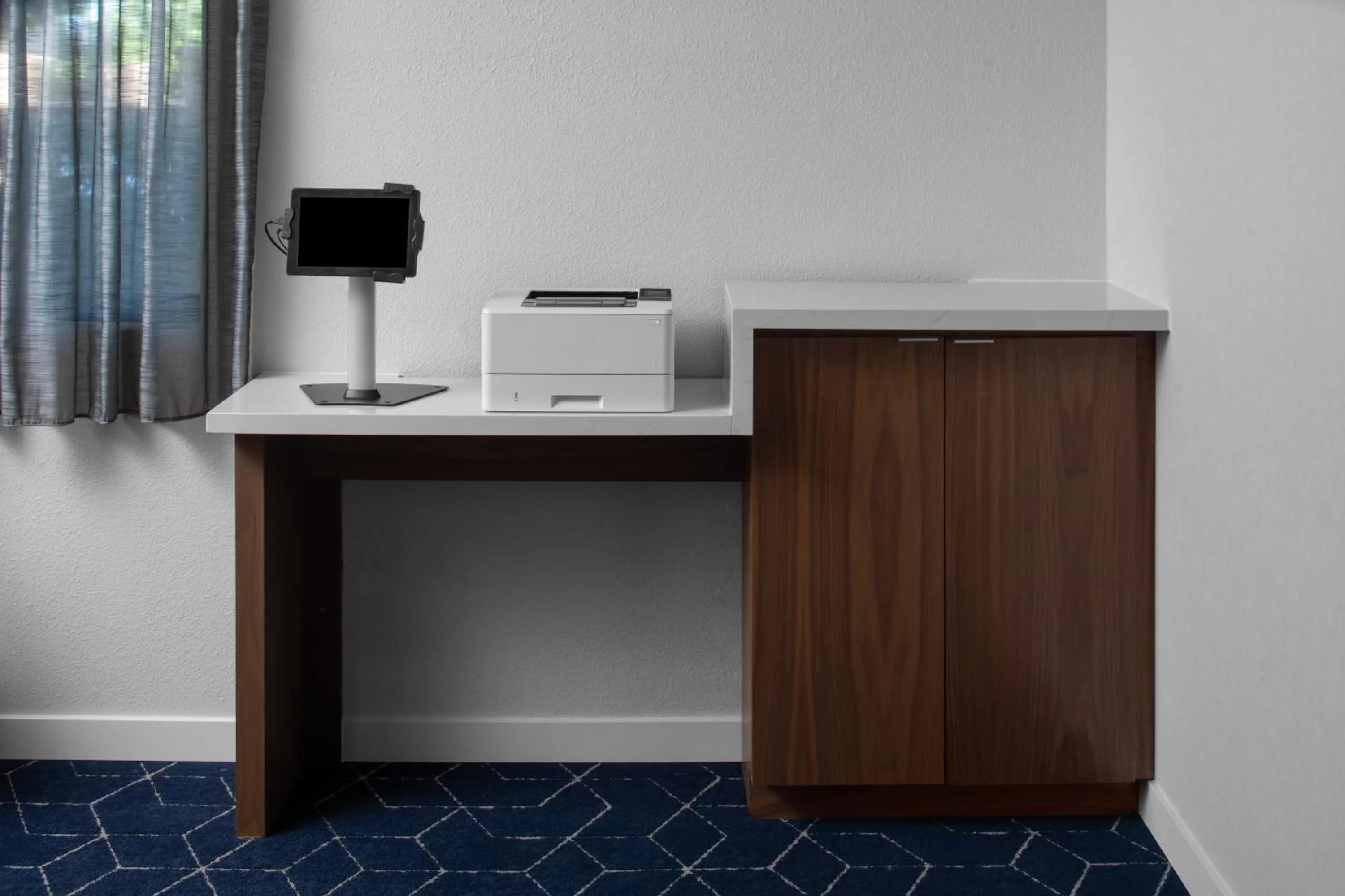 TV and multimedia in Courtyard by Marriott Santa Clarita Valencia