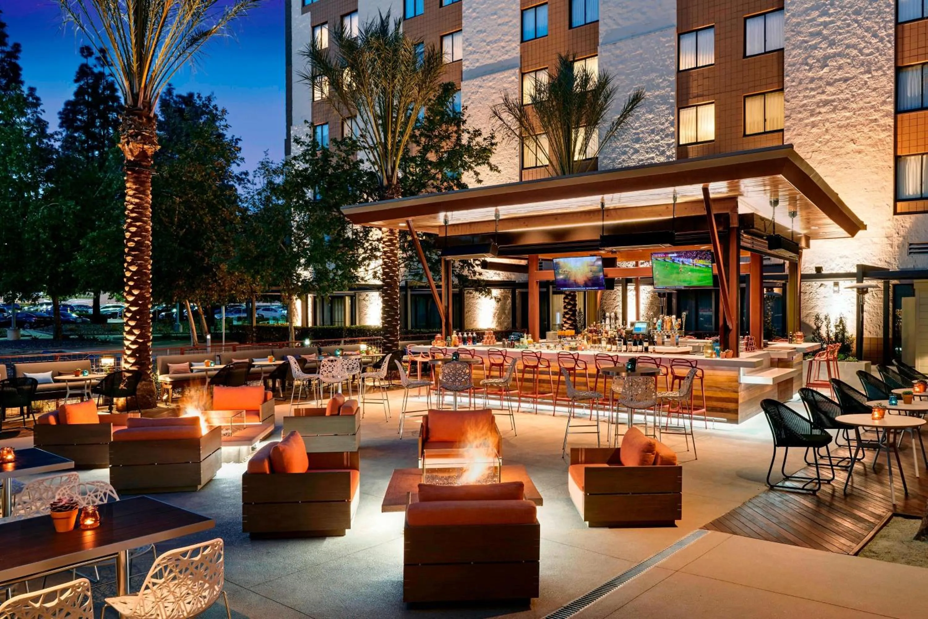 Restaurant/places to eat in Los Angeles Marriott Burbank Airport