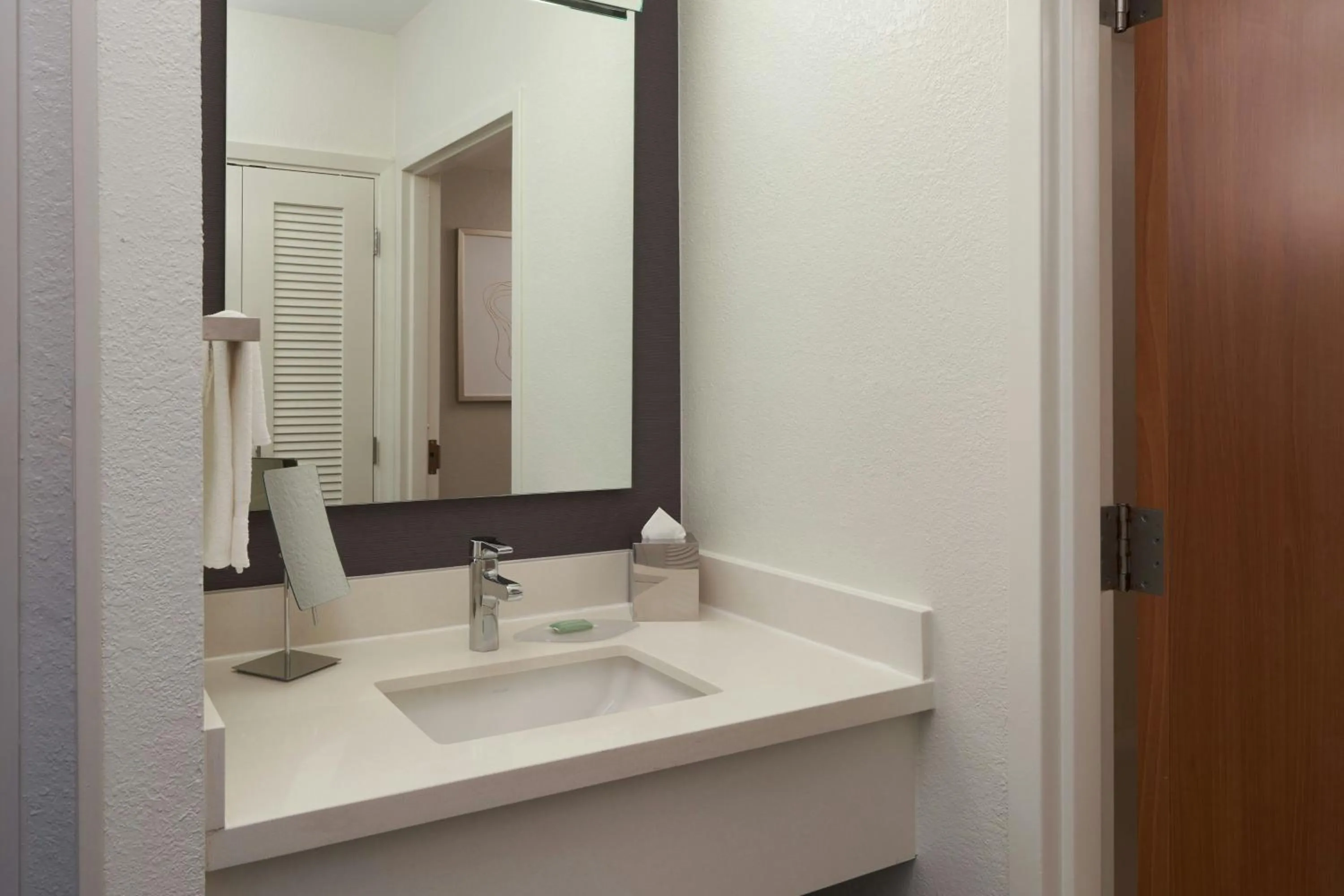 Photo of the whole room in Courtyard by Marriott Fort Lauderdale Weston