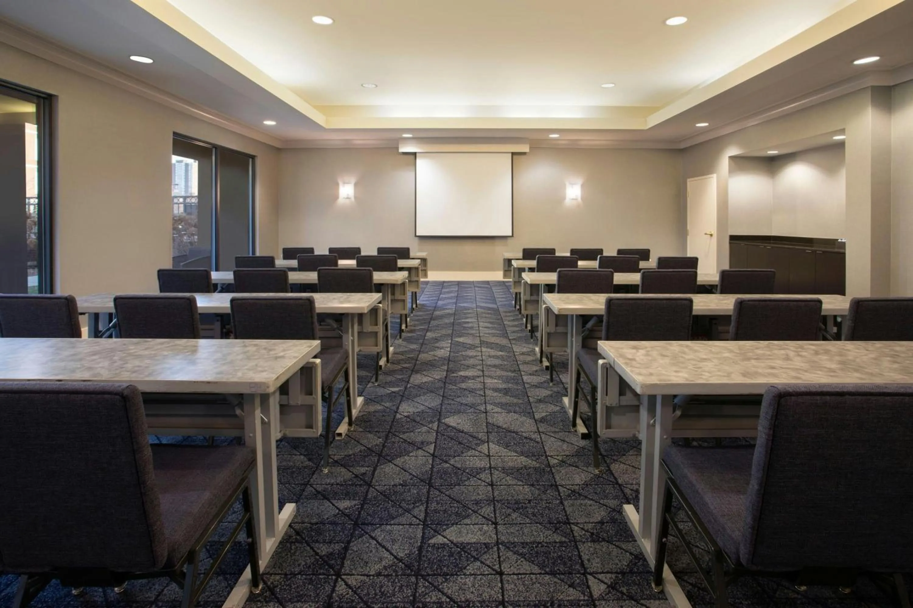 Meeting/conference room in Courtyard Worcester