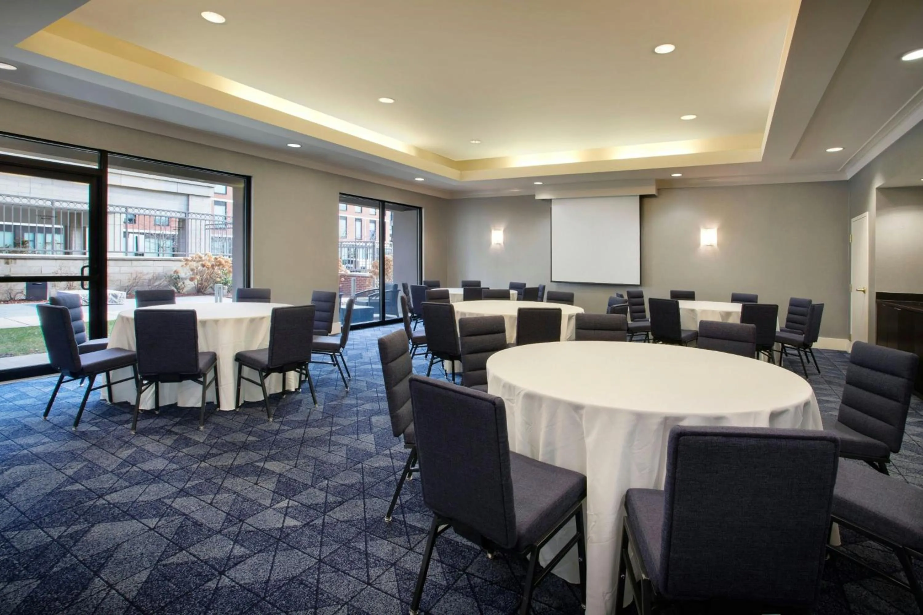 Meeting/conference room in Courtyard Worcester