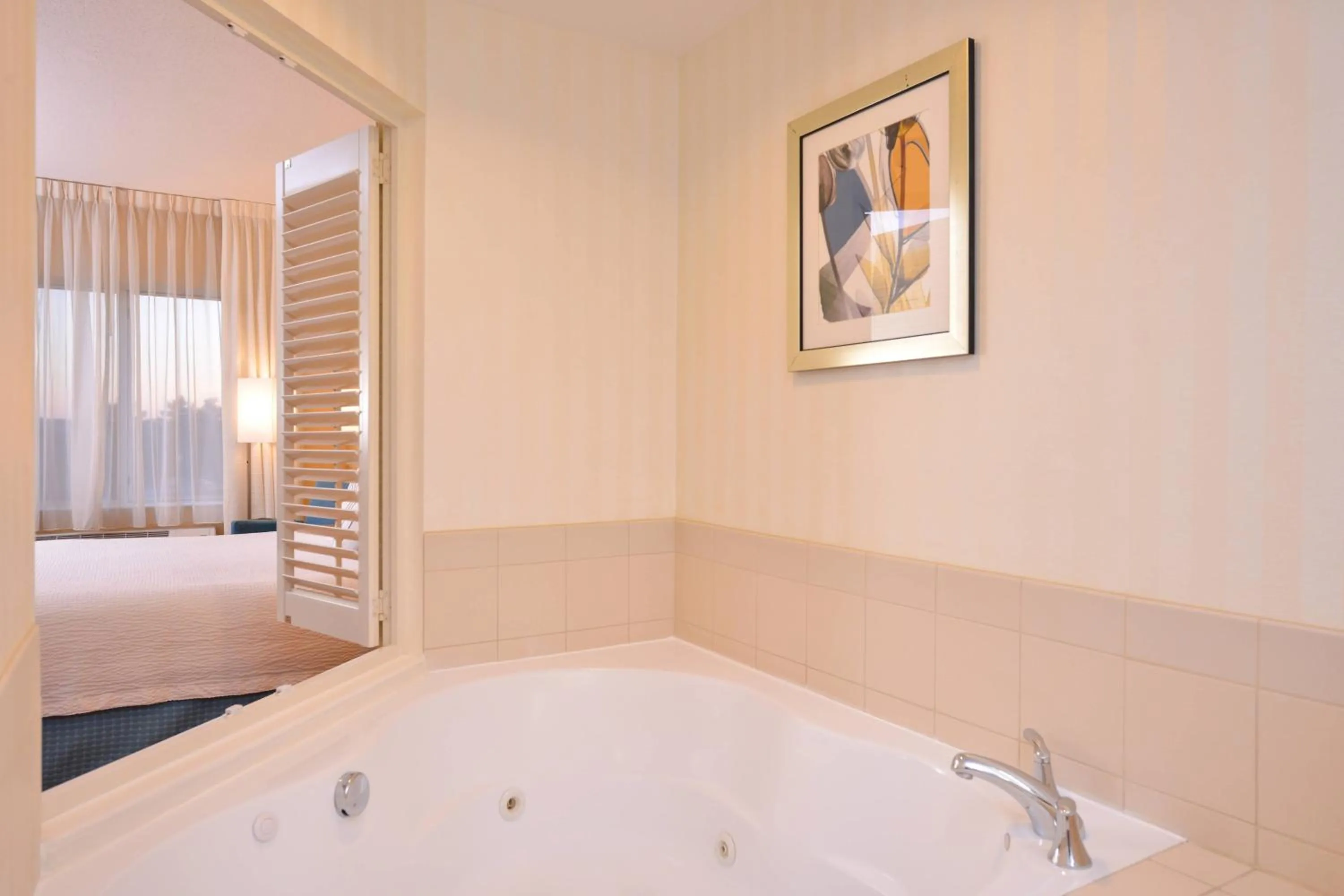 Photo of the whole room, Bed in Fairfield Inn & Suites White Marsh