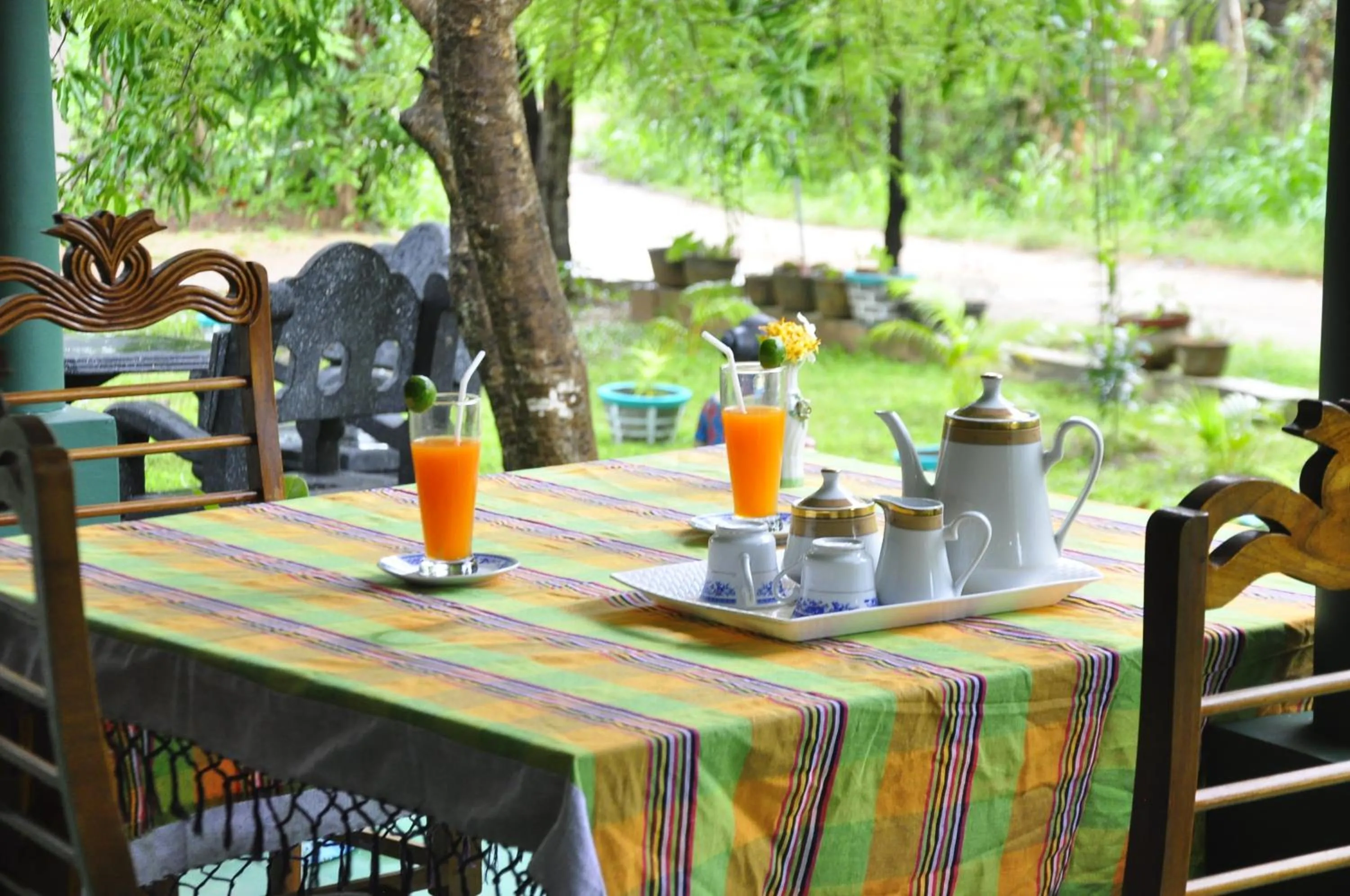 Restaurant/places to eat in Rock Lake Home Stay