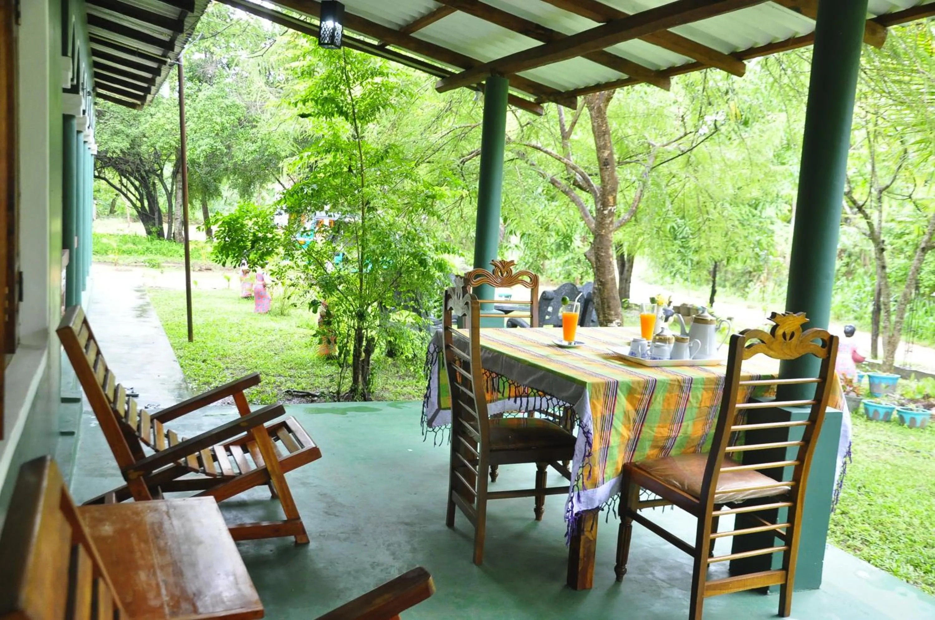 Restaurant/places to eat in Rock Lake Home Stay