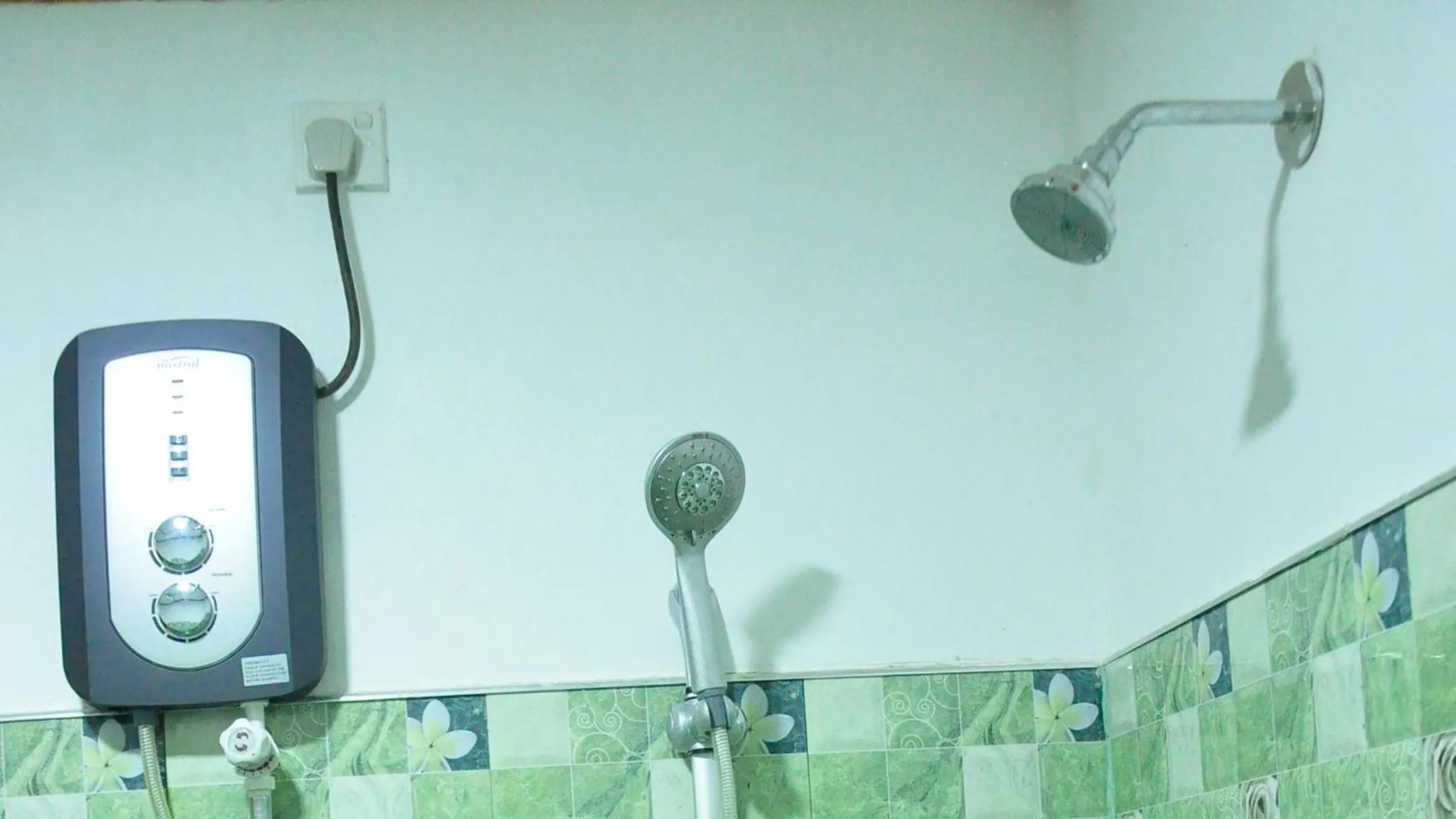 Shower in Rock Lake Home Stay