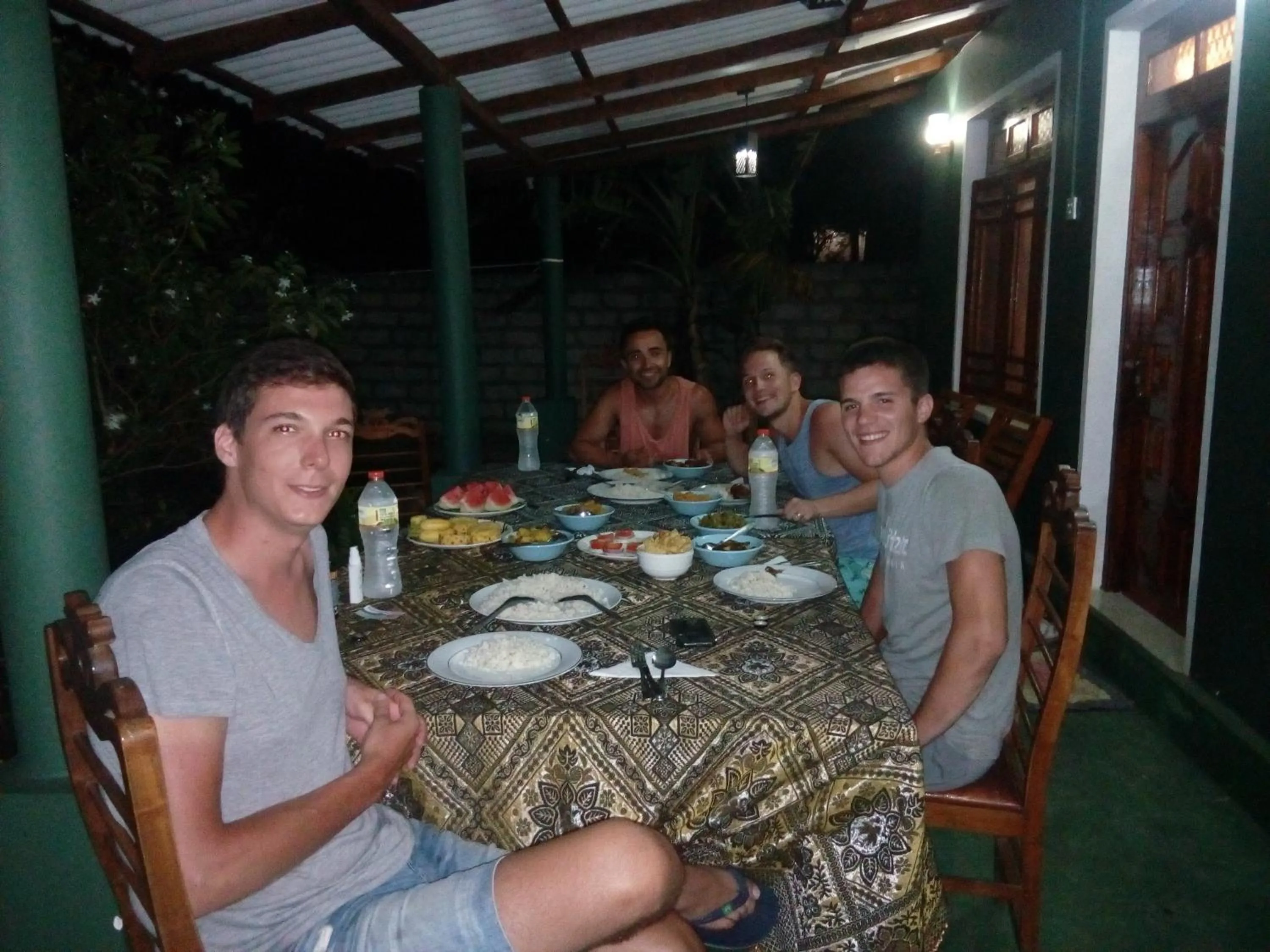 Restaurant/places to eat in Rock Lake Home Stay