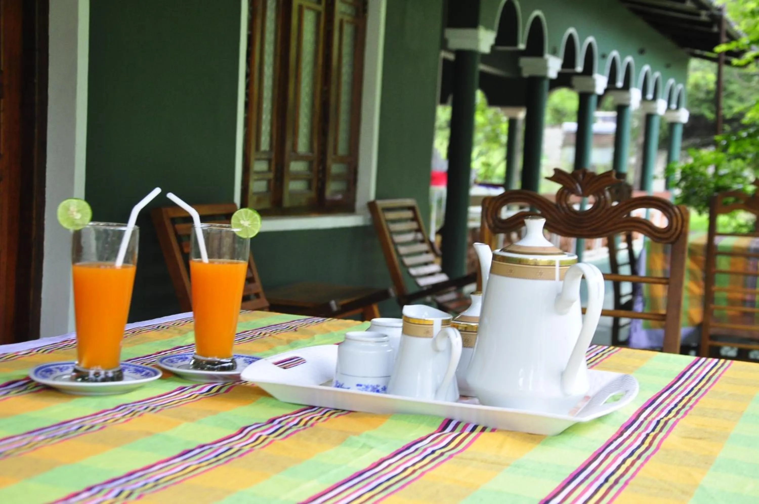 Restaurant/places to eat in Rock Lake Home Stay