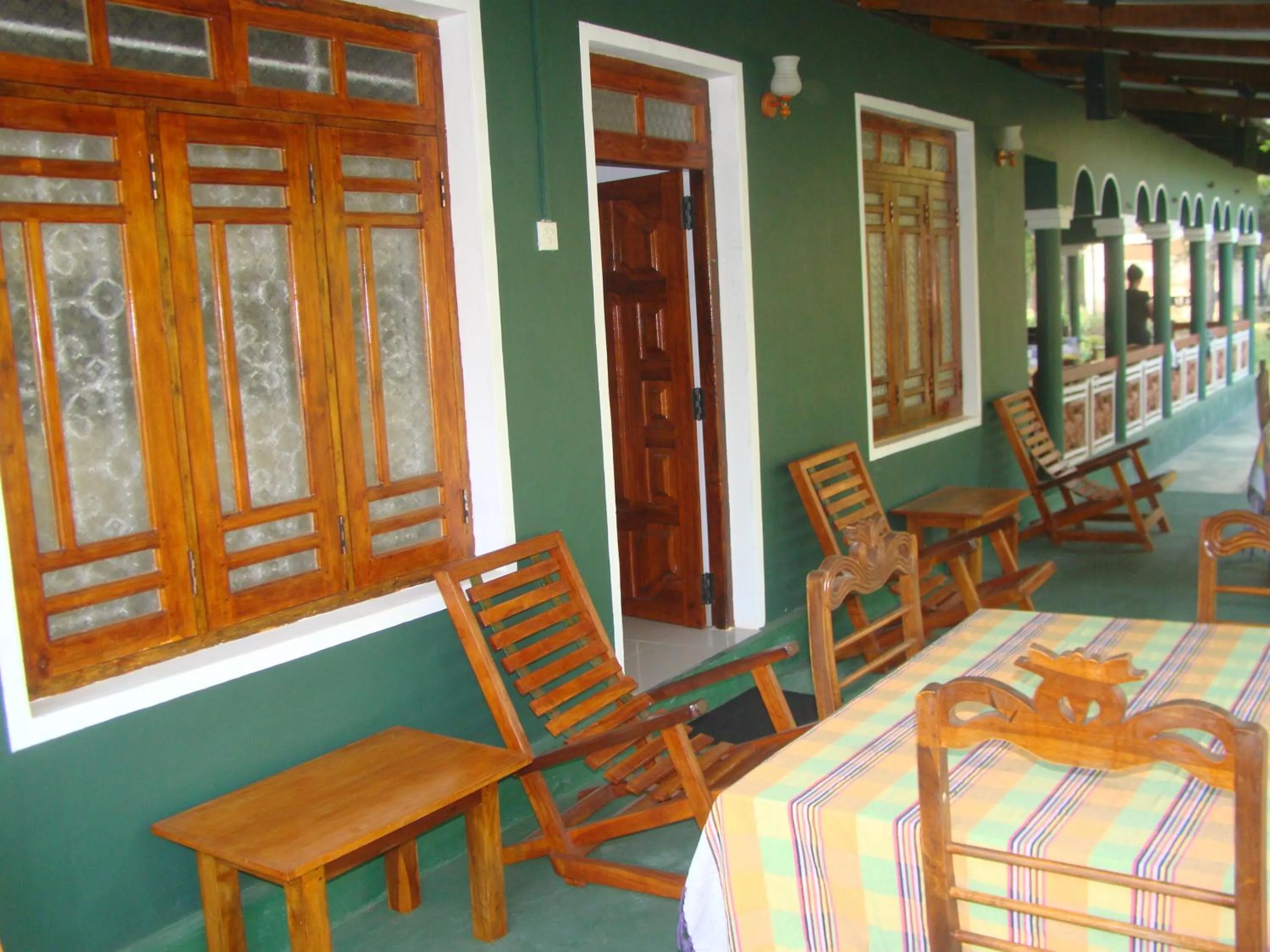 Restaurant/places to eat in Rock Lake Home Stay