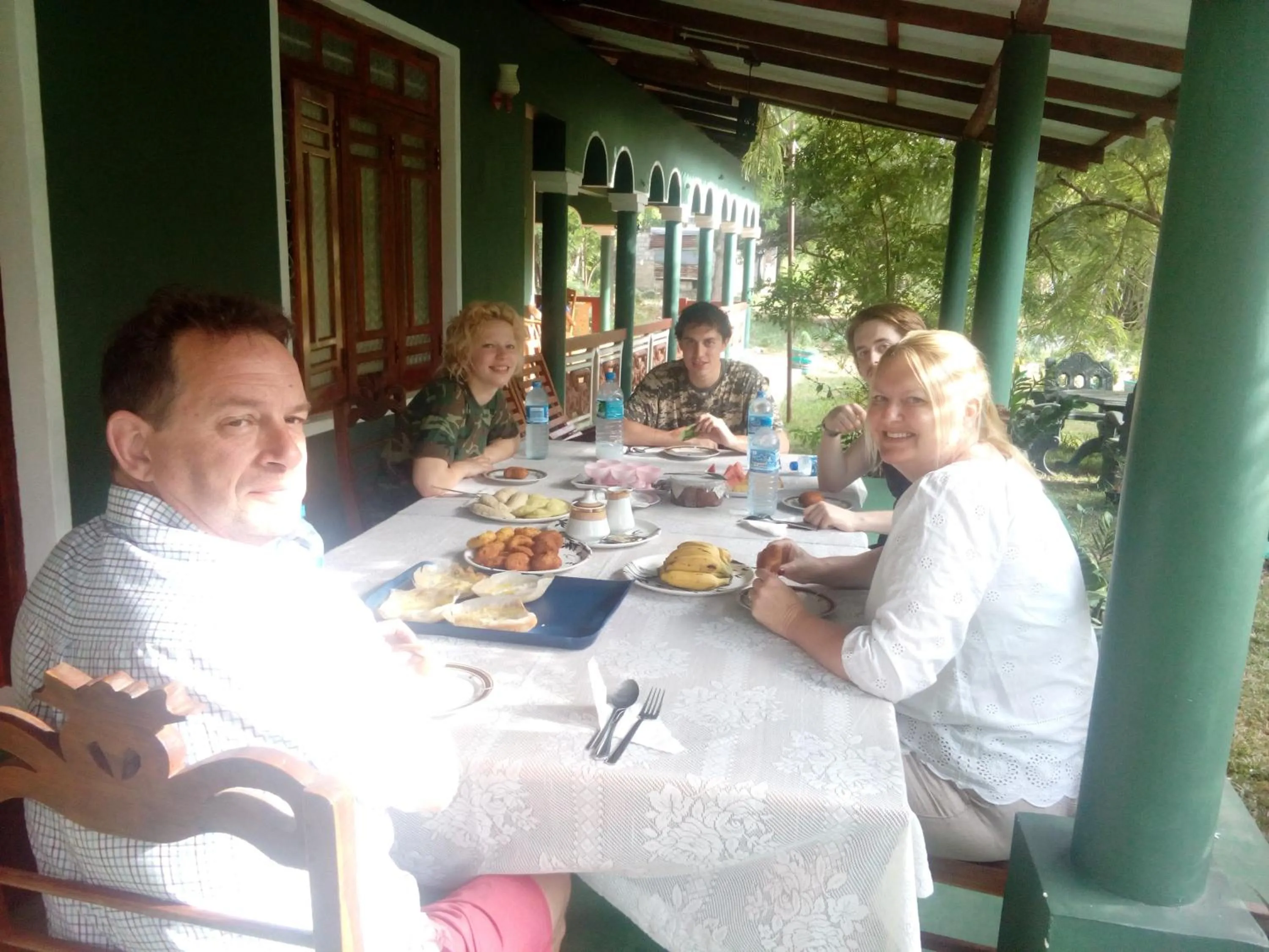 Restaurant/places to eat in Rock Lake Home Stay