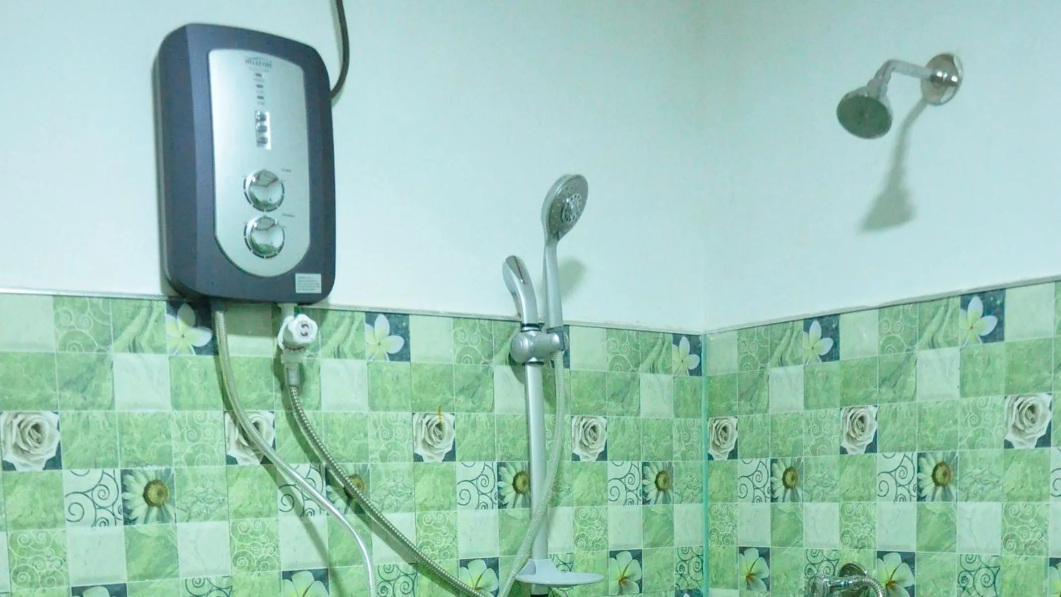 Shower in Rock Lake Home Stay