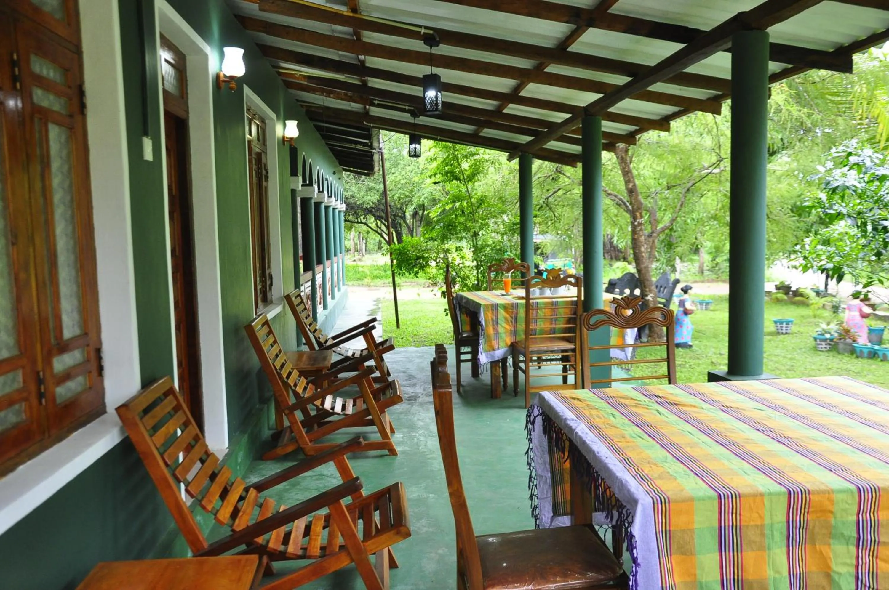 Restaurant/places to eat in Rock Lake Home Stay