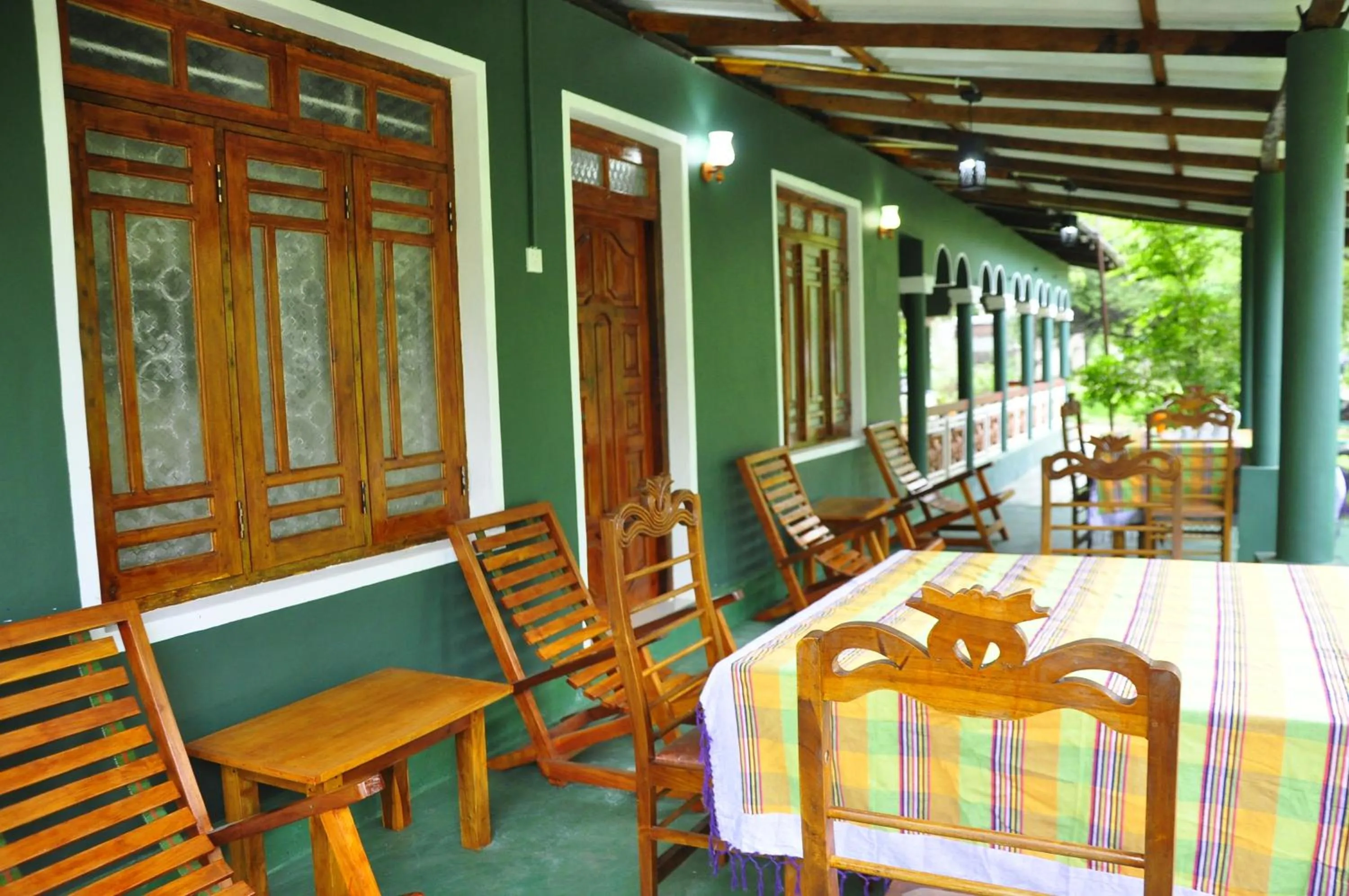 Restaurant/places to eat in Rock Lake Home Stay