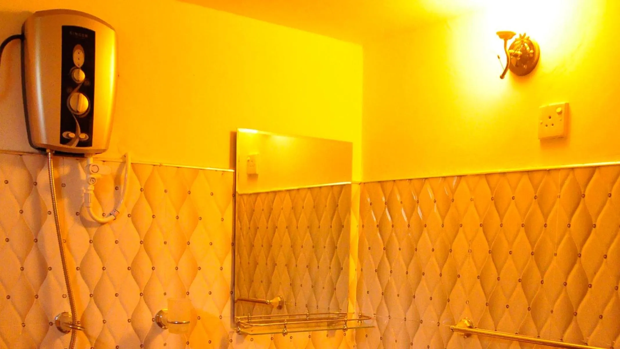Bathroom in Rock Lake Home Stay