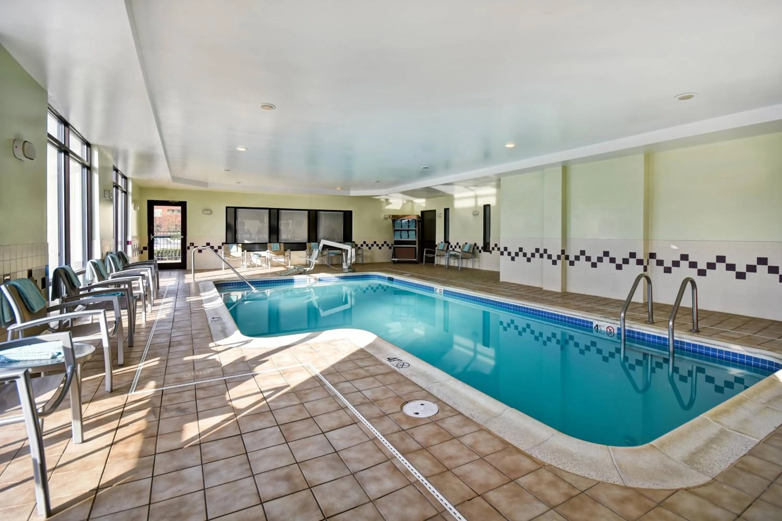 Swimming pool in SpringHill Suites by Marriott Baltimore BWI Airport