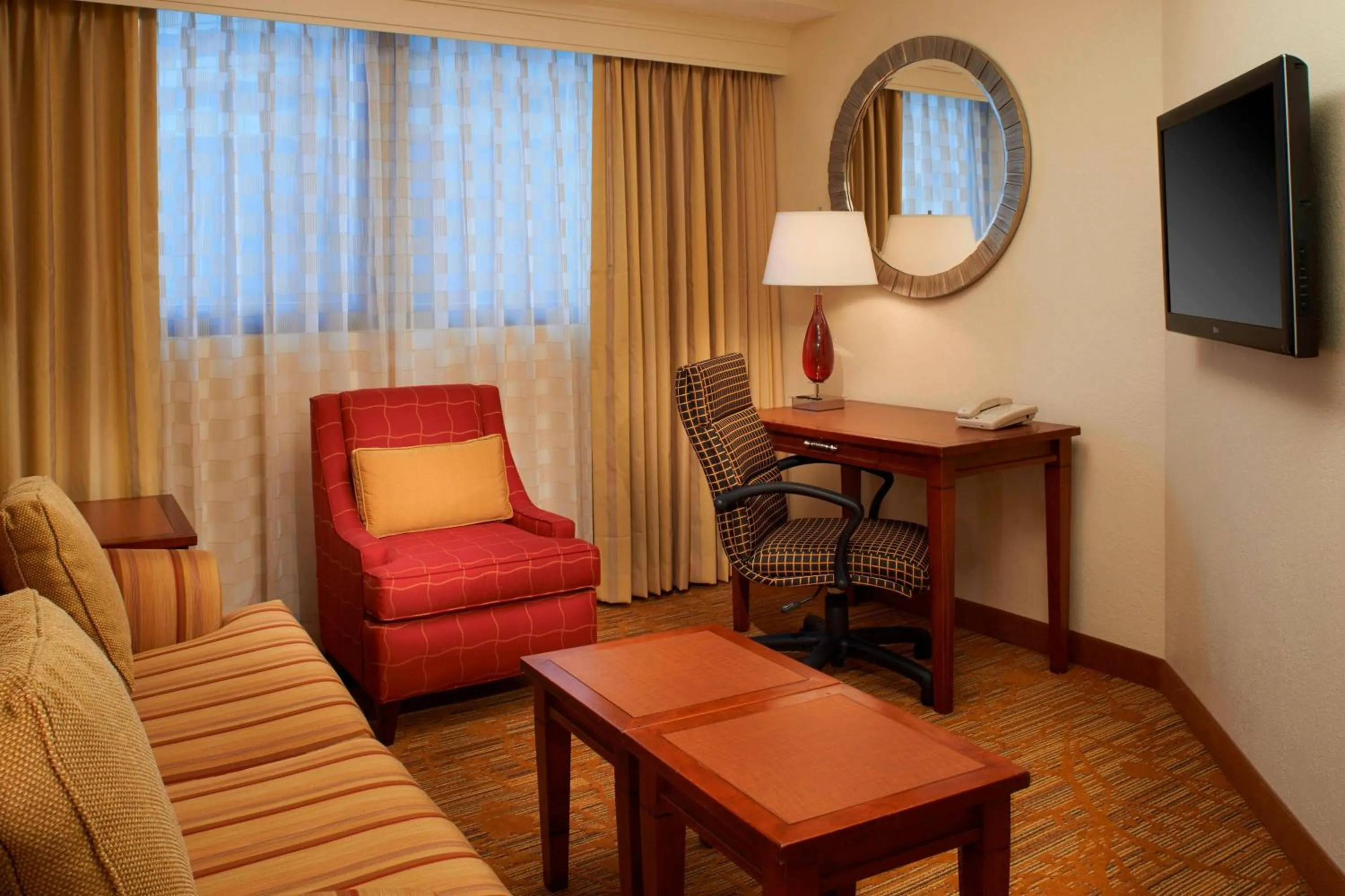 Living room in Marriott Columbia