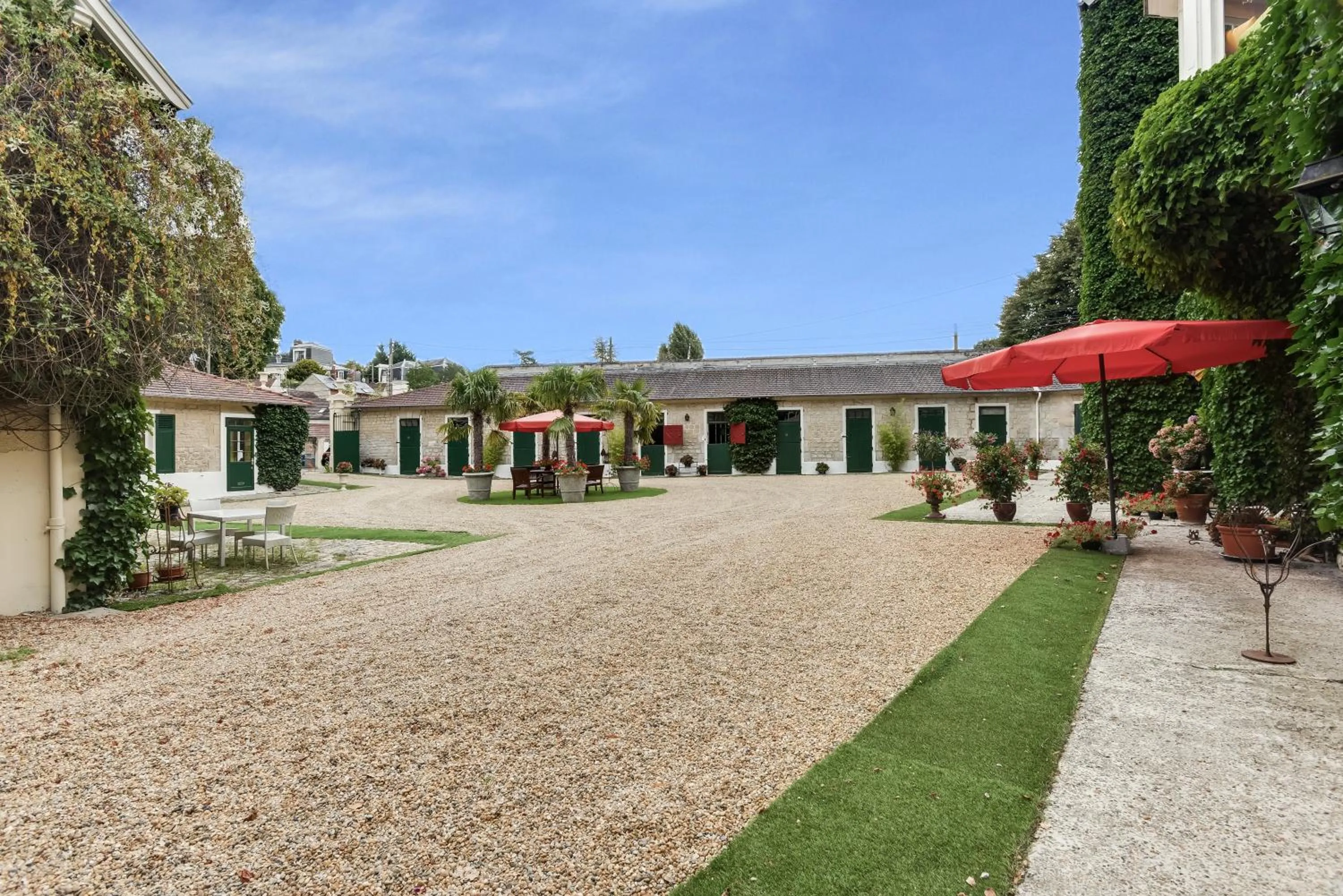 Property building in Manoir des Cavaliers - BnB