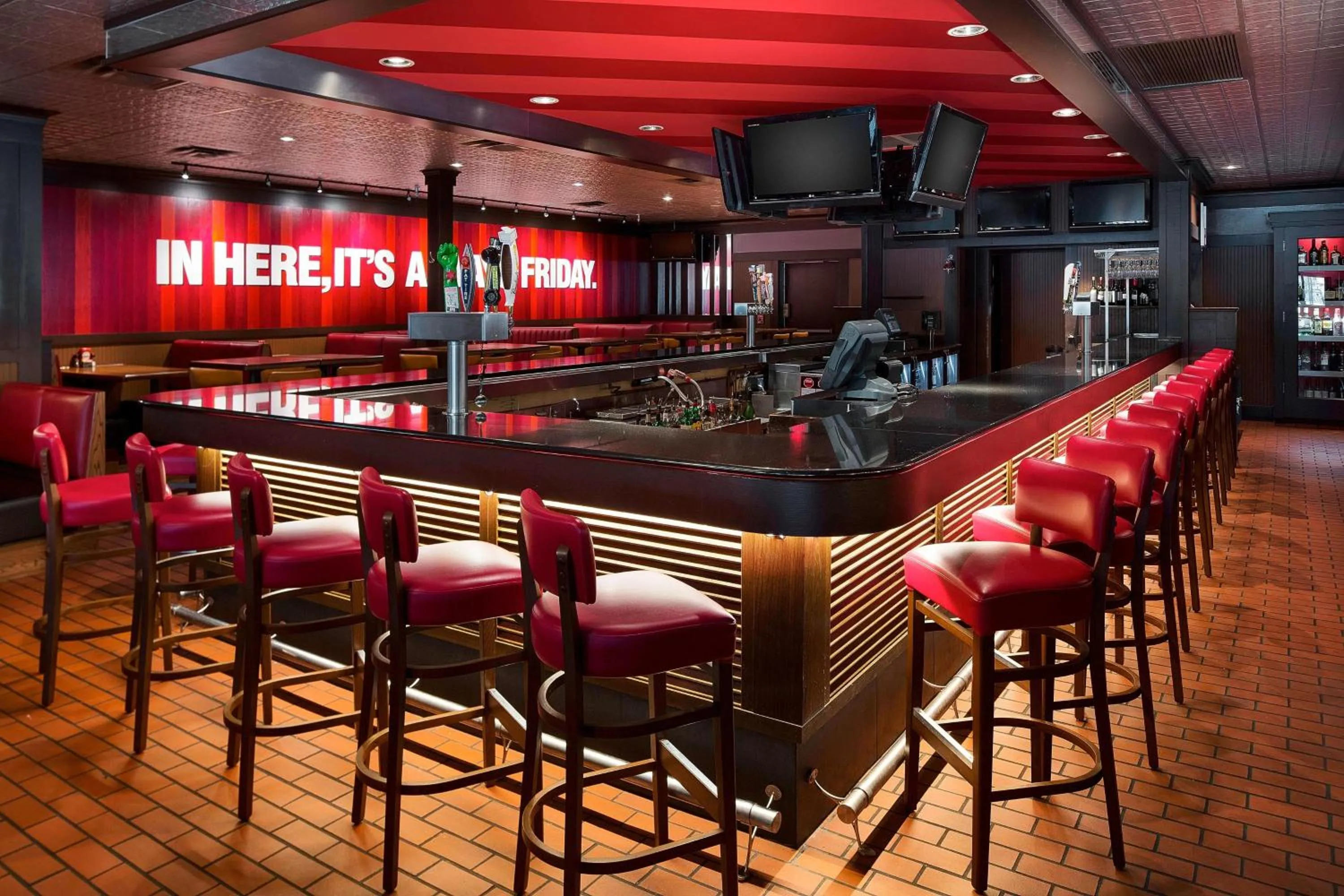 Restaurant/places to eat in Courtyard Chicago Midway Airport