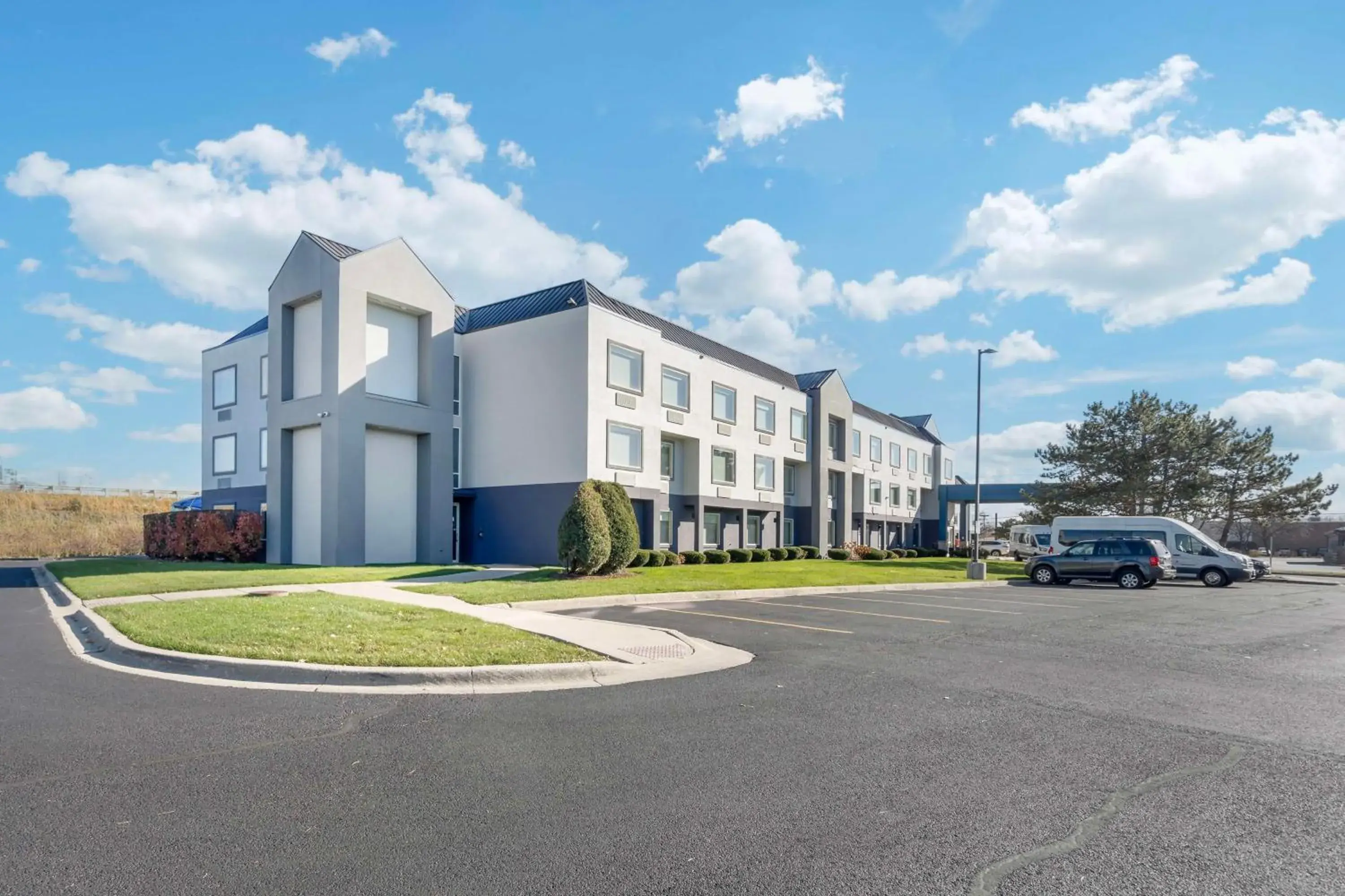 Property building in Best Western Glenview - Chicagoland Inn and Suites Property building in Best Western Glenview - Chicagoland Inn and Suites