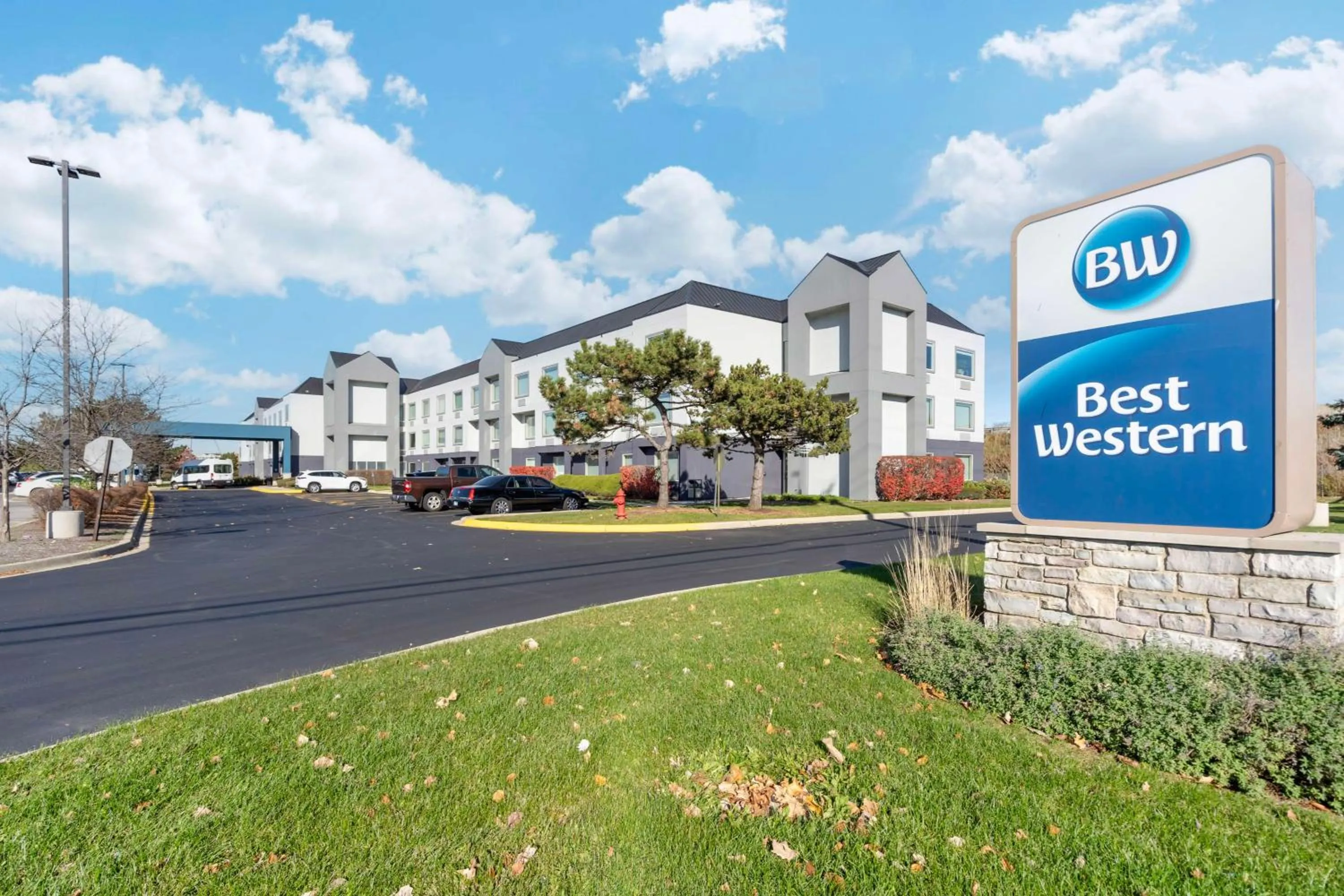 Property building in Best Western Glenview - Chicagoland Inn and Suites