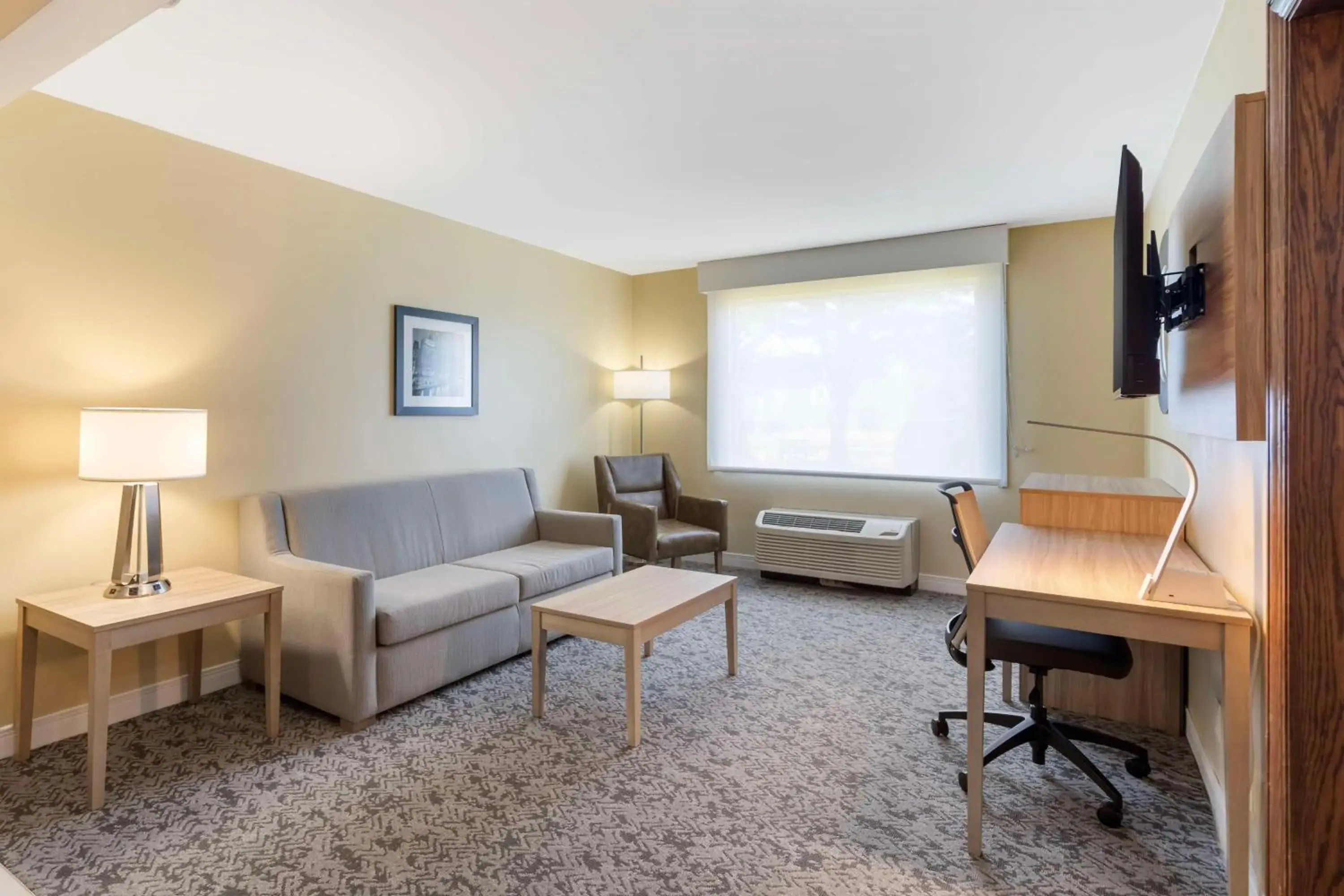 TV and multimedia in Best Western Glenview - Chicagoland Inn and Suites TV and multimedia in Best Western Glenview - Chicagoland Inn and Suites