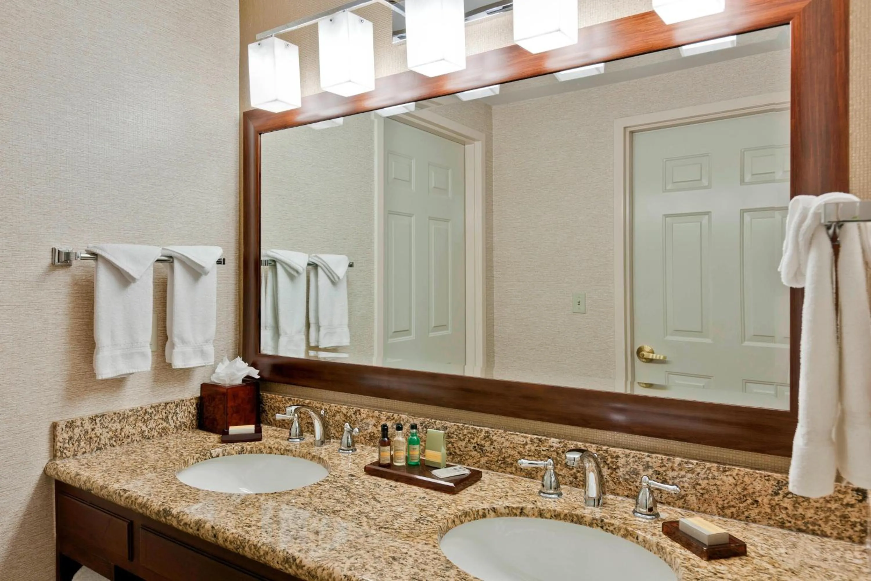 Bathroom in Chicago Marriott Midway