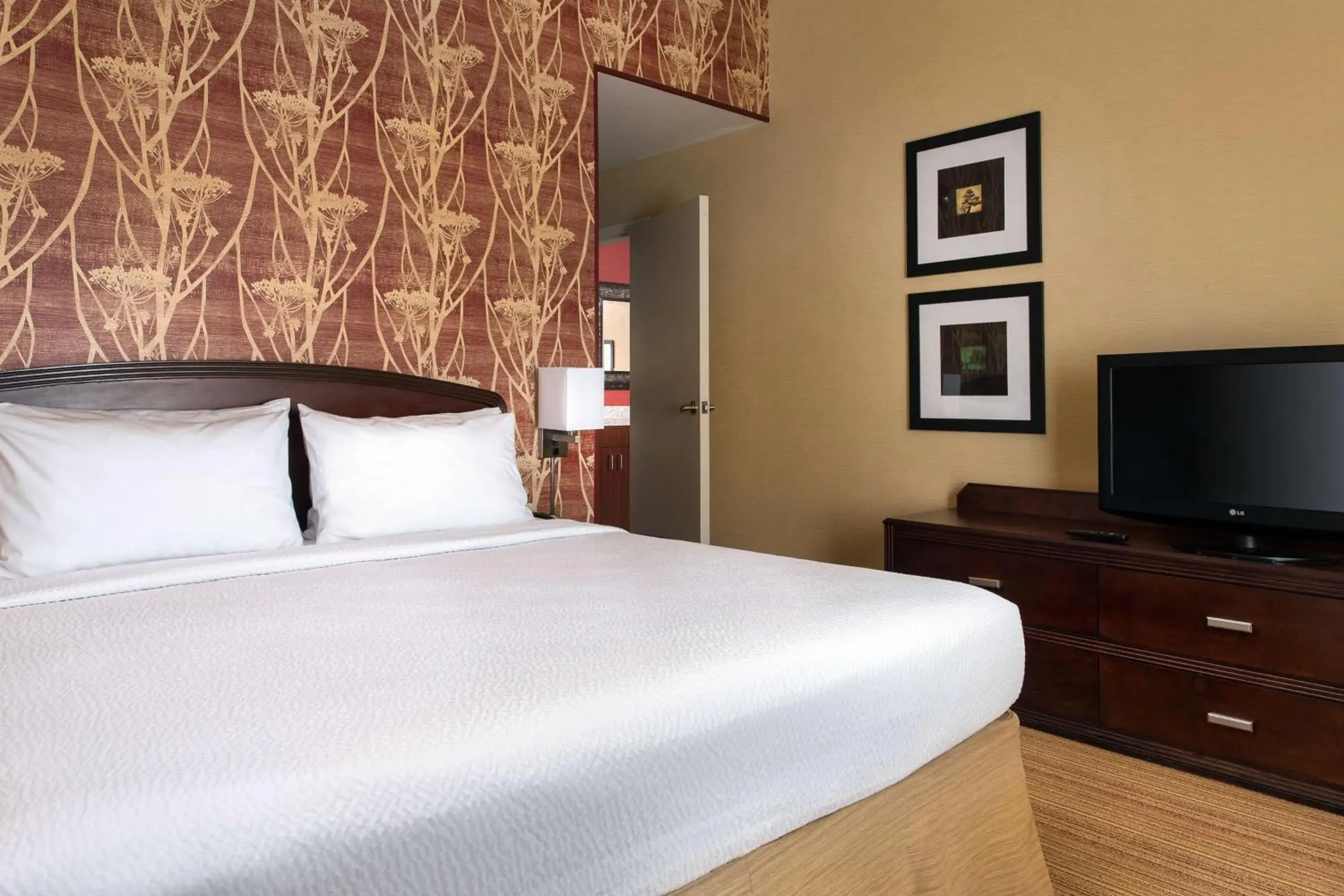 Photo of the whole room, Bed in Sonesta Select Las Vegas Summerlin Photo of the whole room, Bed in Sonesta Select Las Vegas Summerlin