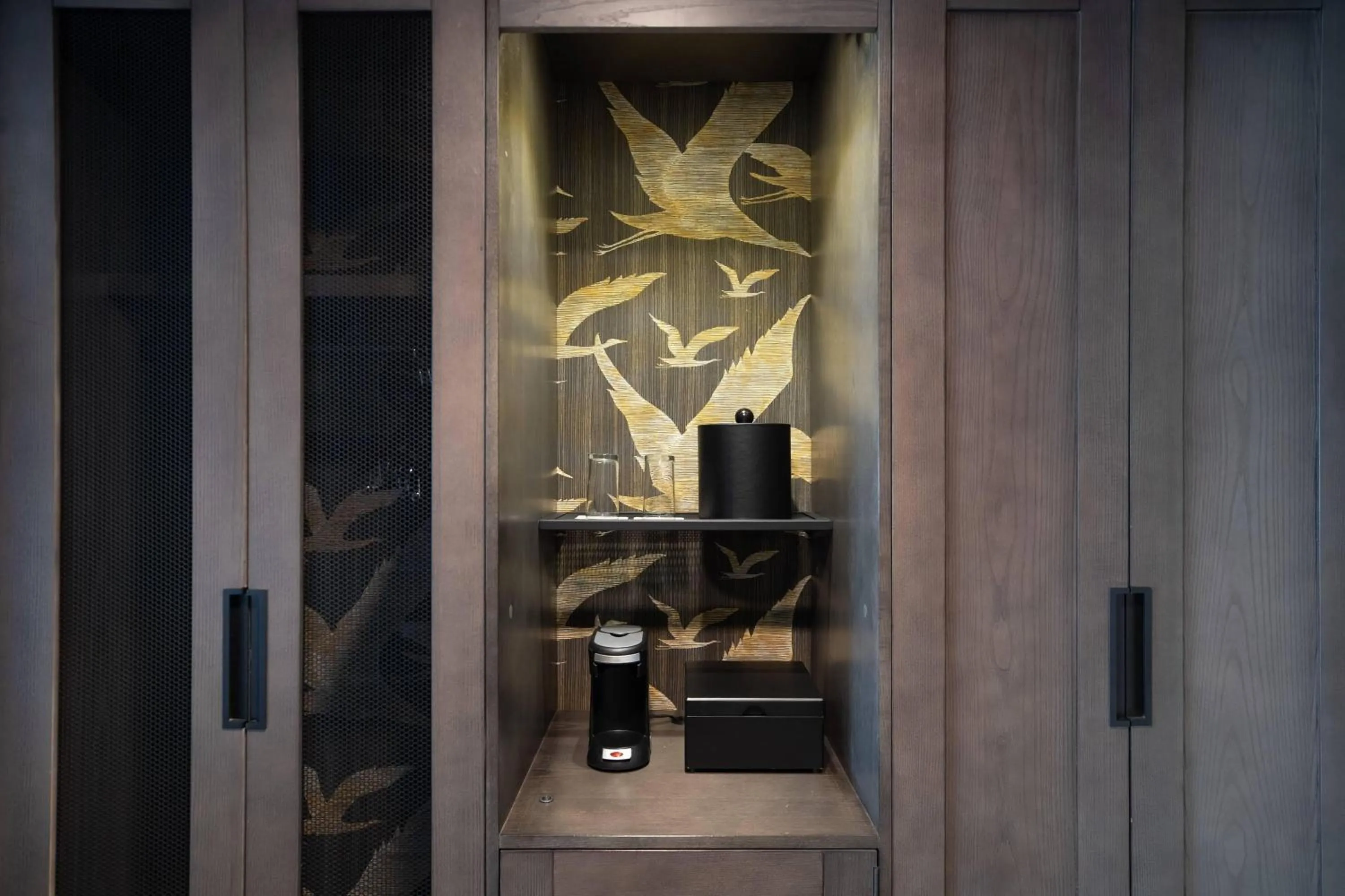 Photo of the whole room in Renaissance Chicago North Shore Hotel