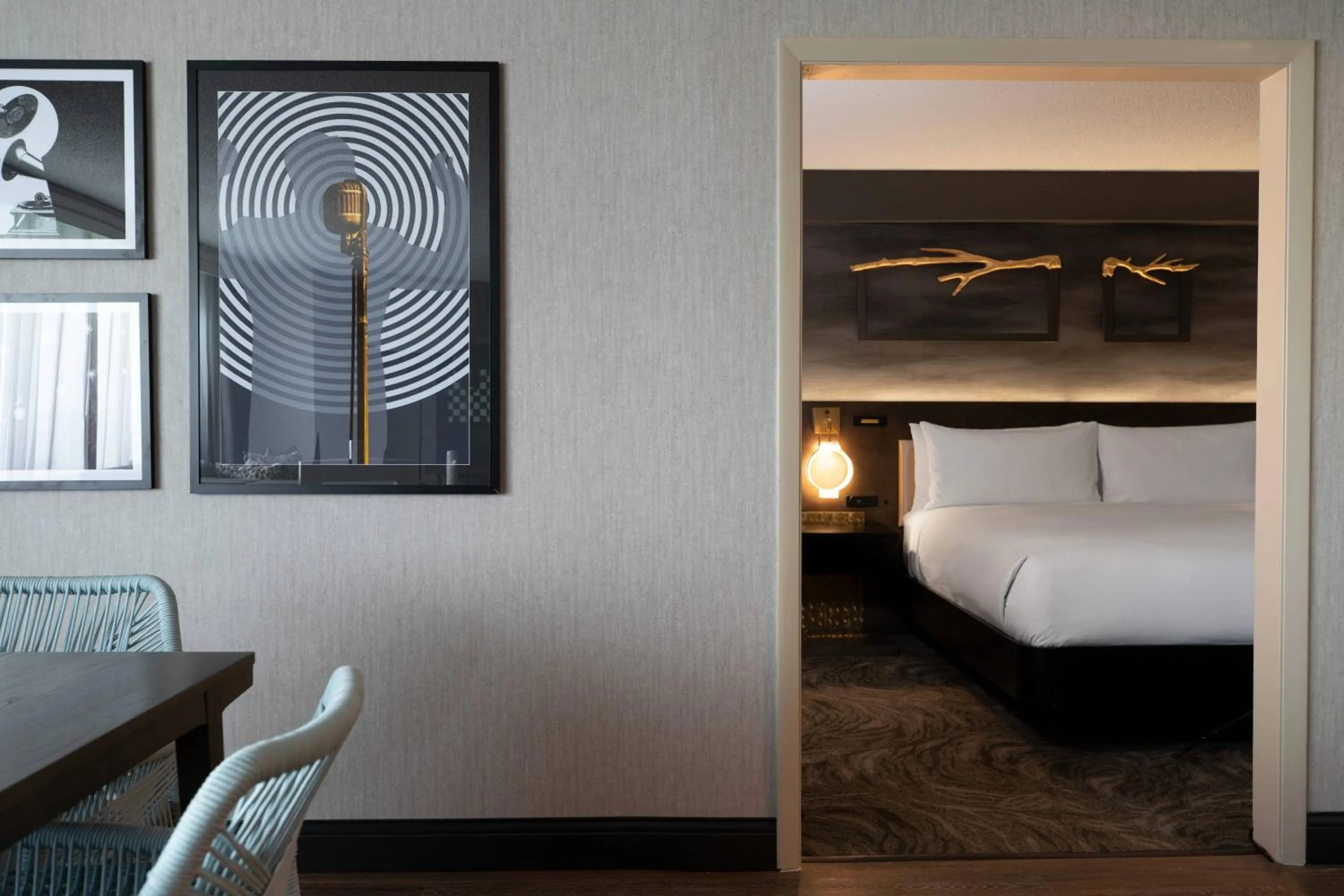 Photo of the whole room, Bed in Renaissance Chicago North Shore Hotel