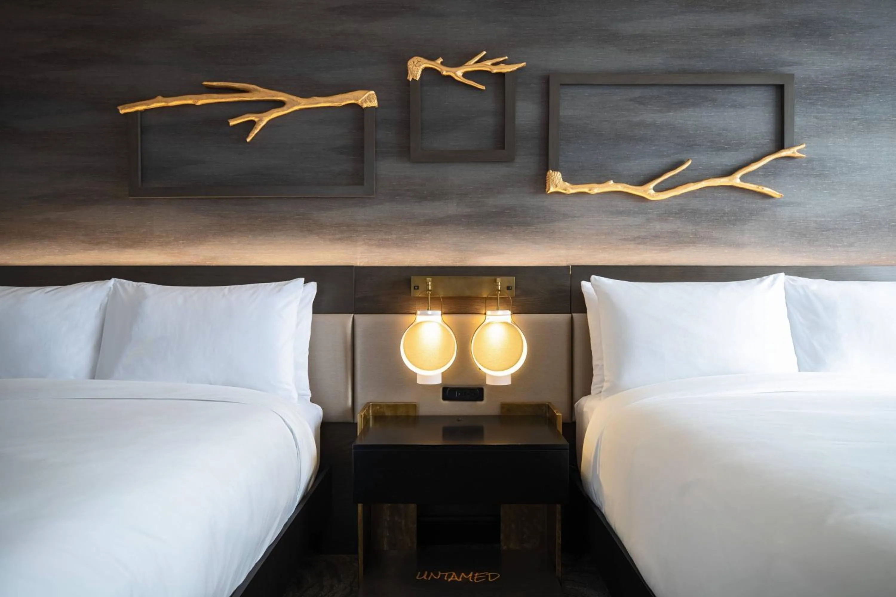 Photo of the whole room, Bed in Renaissance Chicago North Shore Hotel