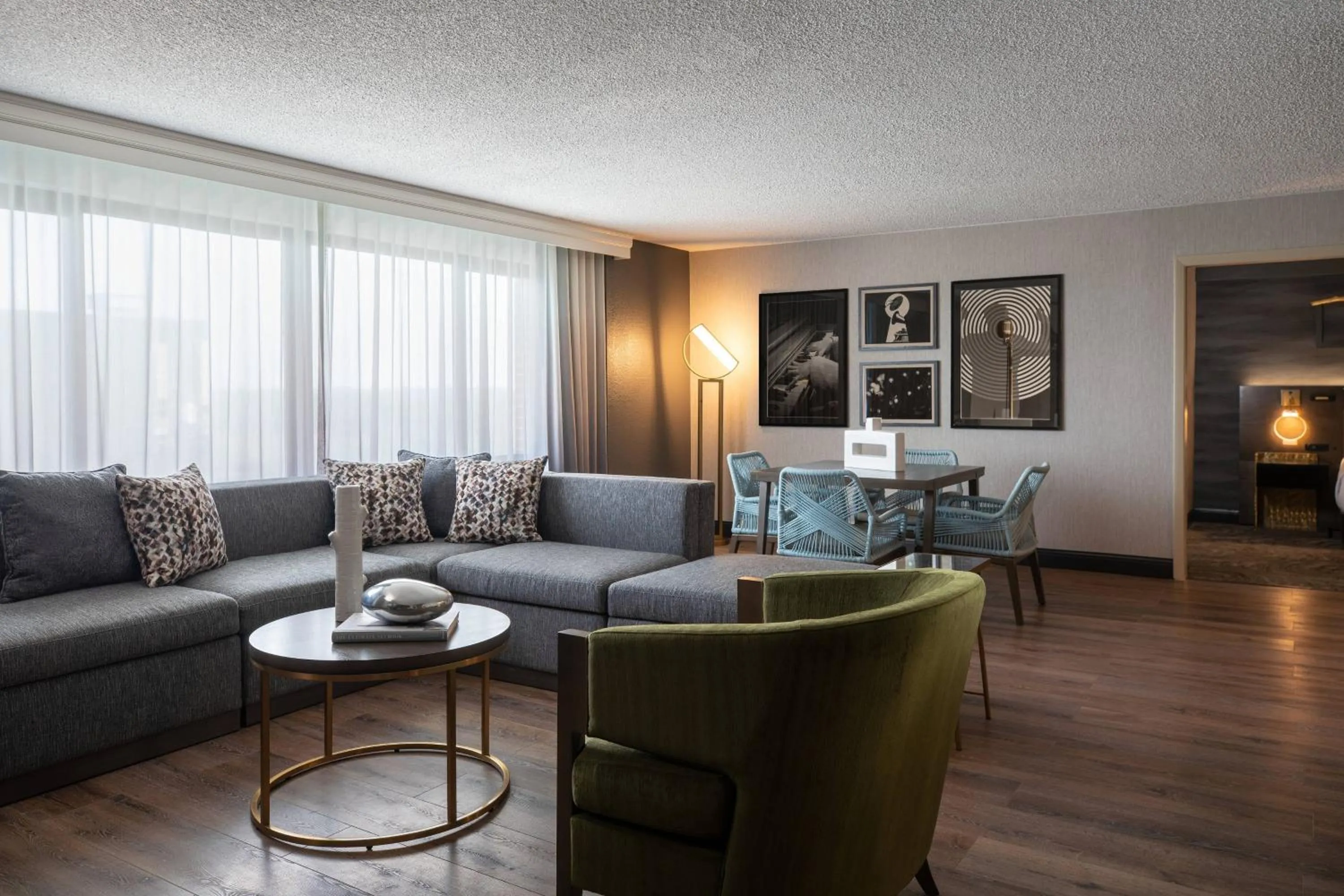 Living room in Renaissance Chicago North Shore Hotel
