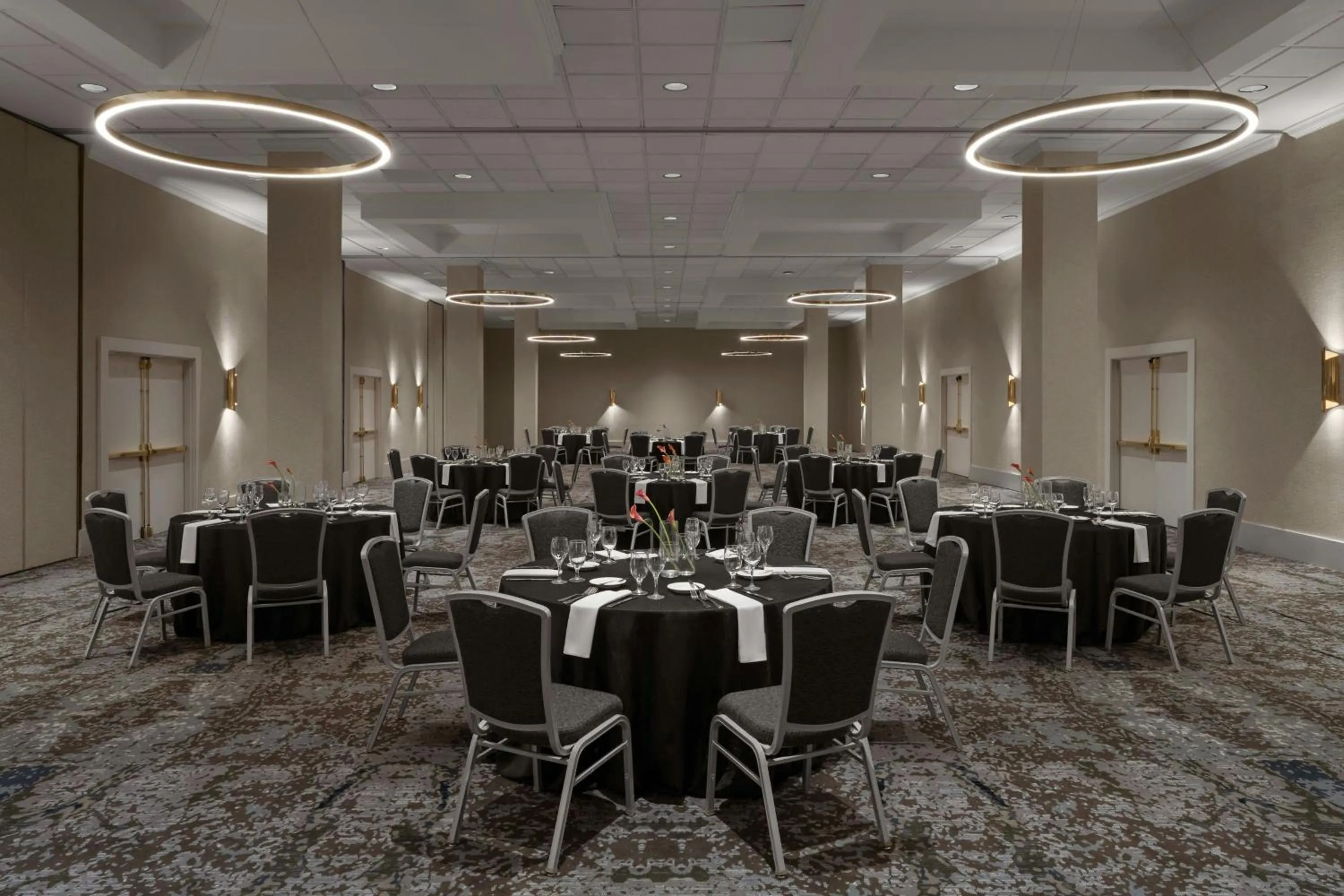 Meeting/conference room in Renaissance Chicago North Shore Hotel