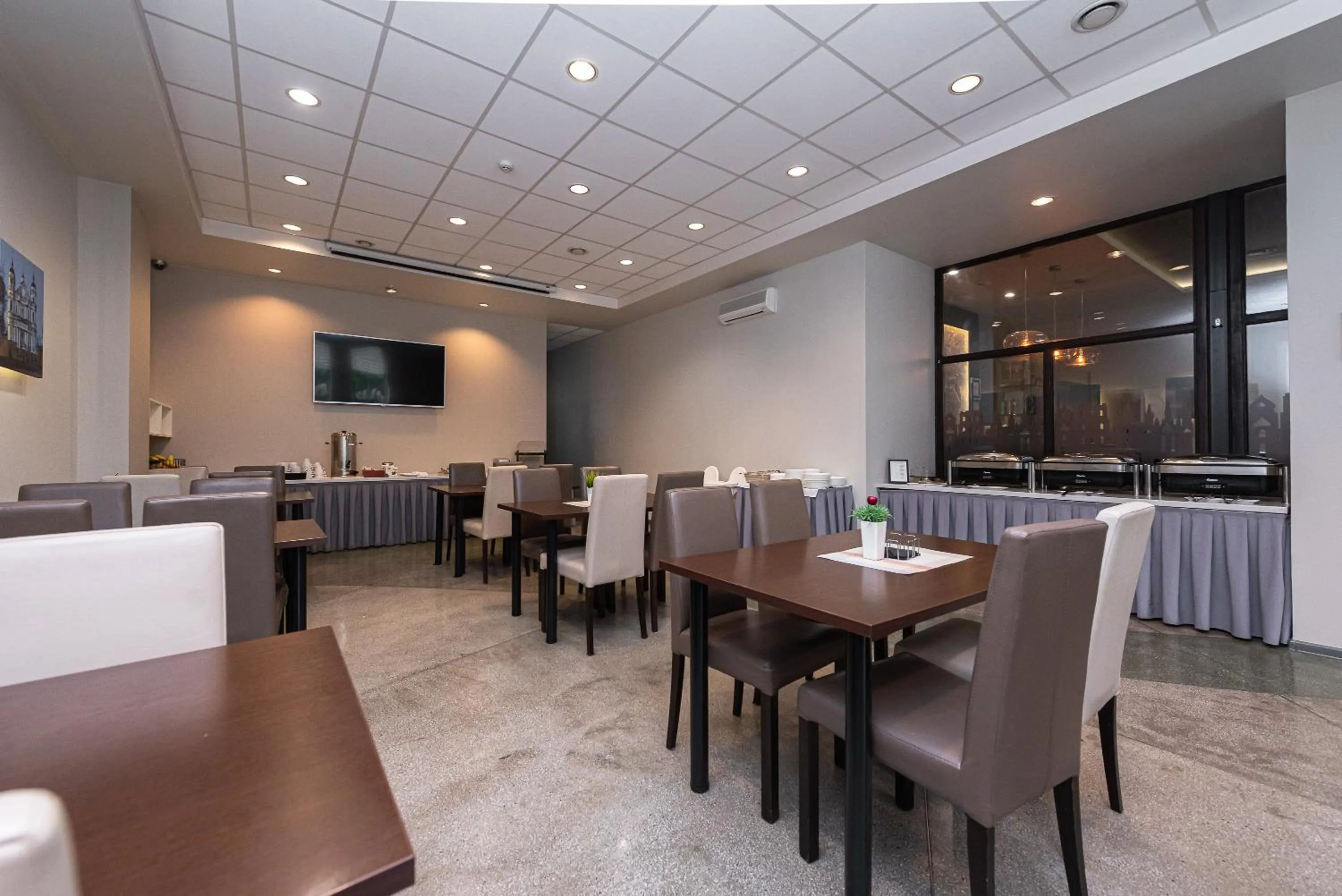 Buffet breakfast in Vilnius City Hotel