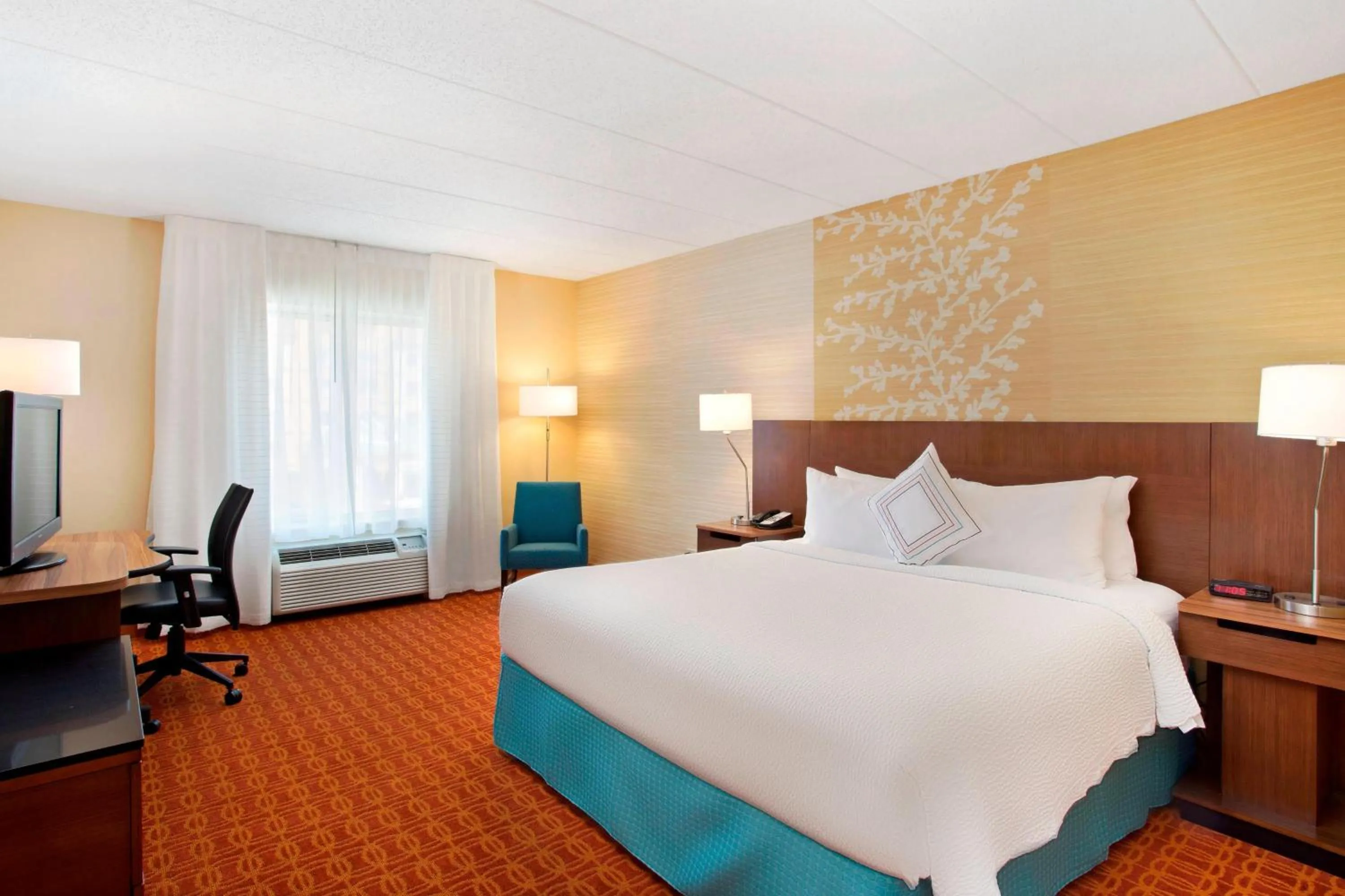 Photo of the whole room, Bed in Fairfield Inn & Suites Chicago Midway Airport