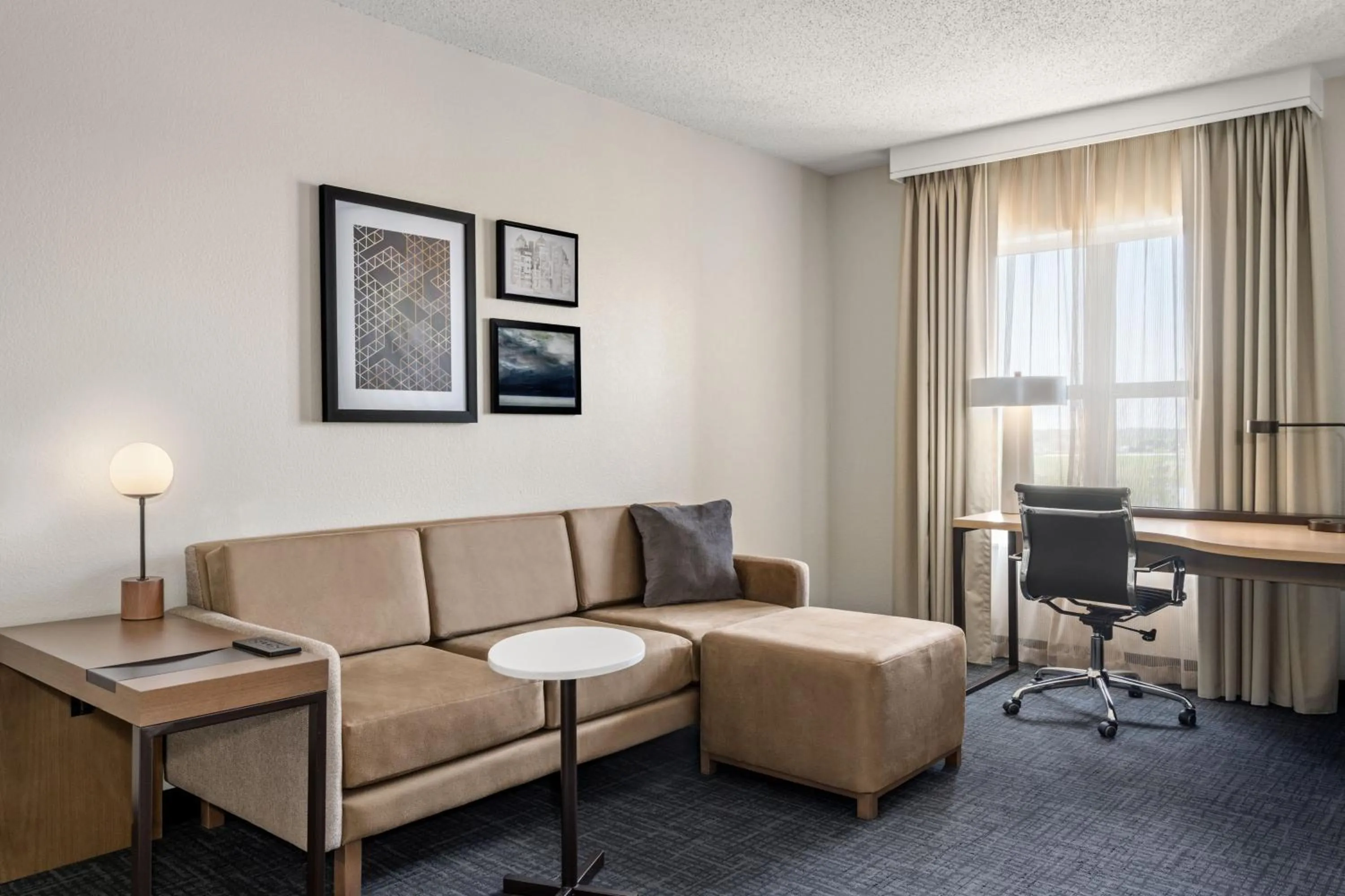 Living room in Residence Inn by Marriott Chicago Naperville/Warrenville