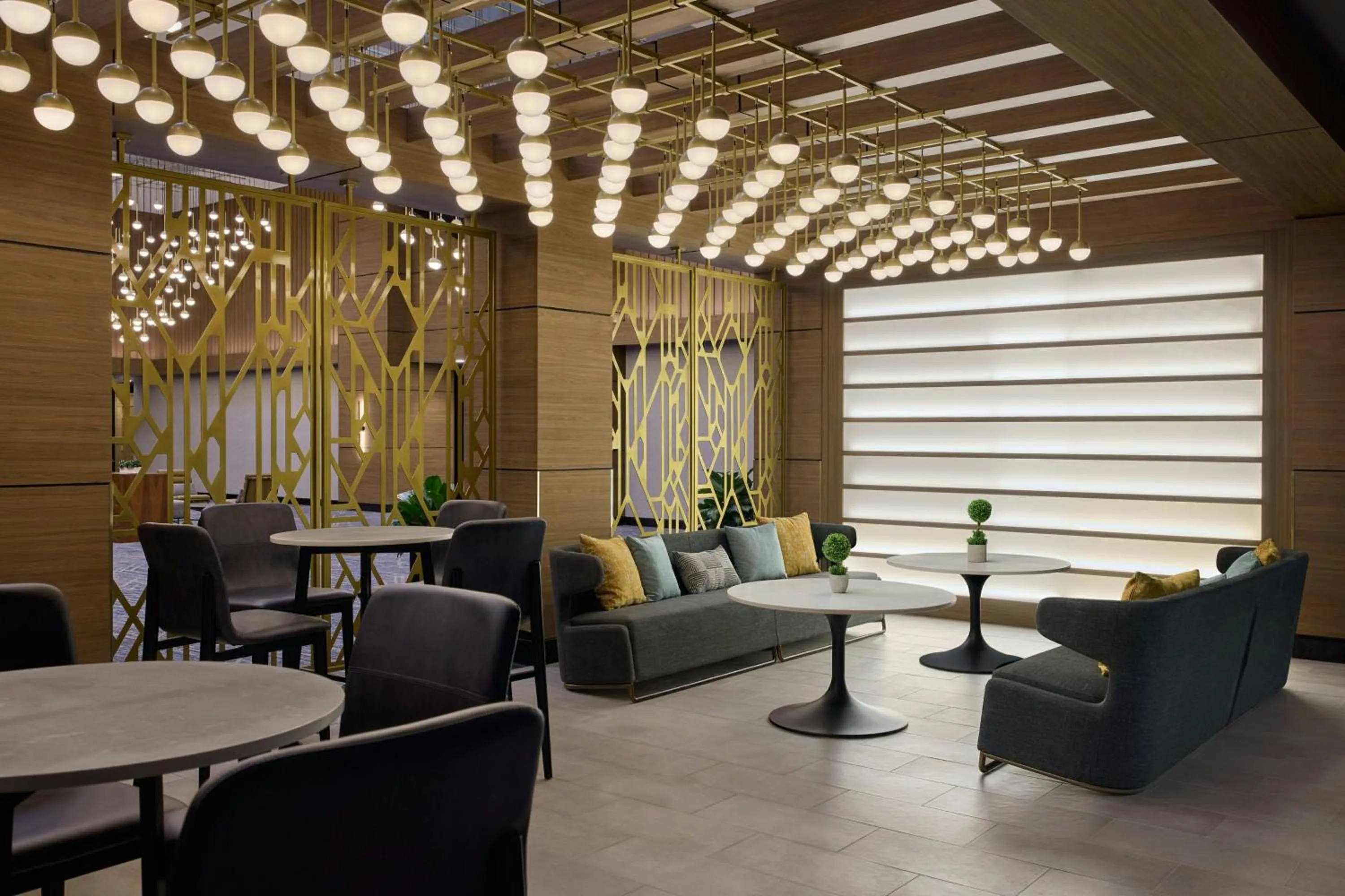 Restaurant/places to eat in Chicago Marriott Northwest