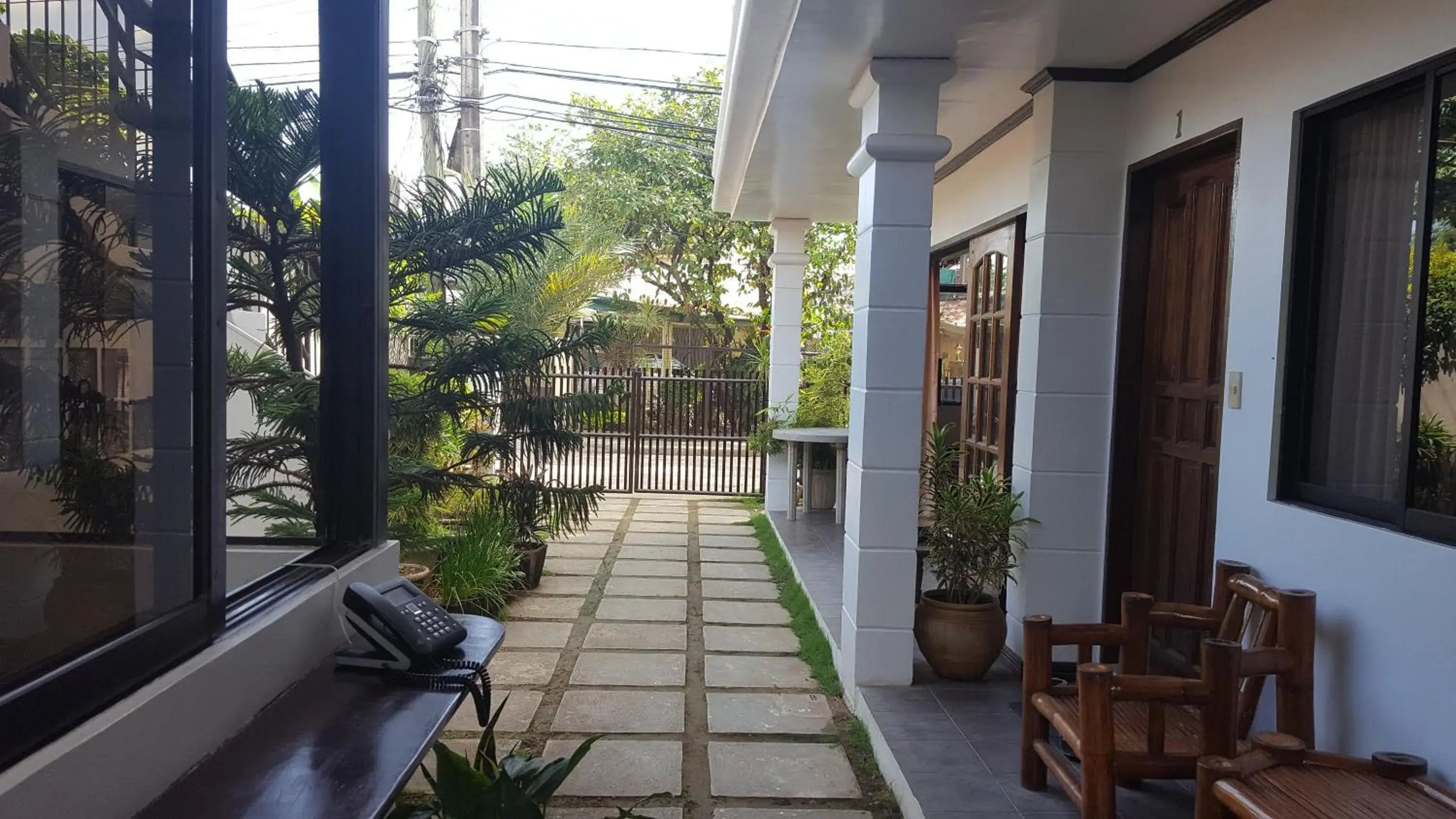 Facade/entrance in Residencia Lourdes Facade/entrance in Residencia Lourdes