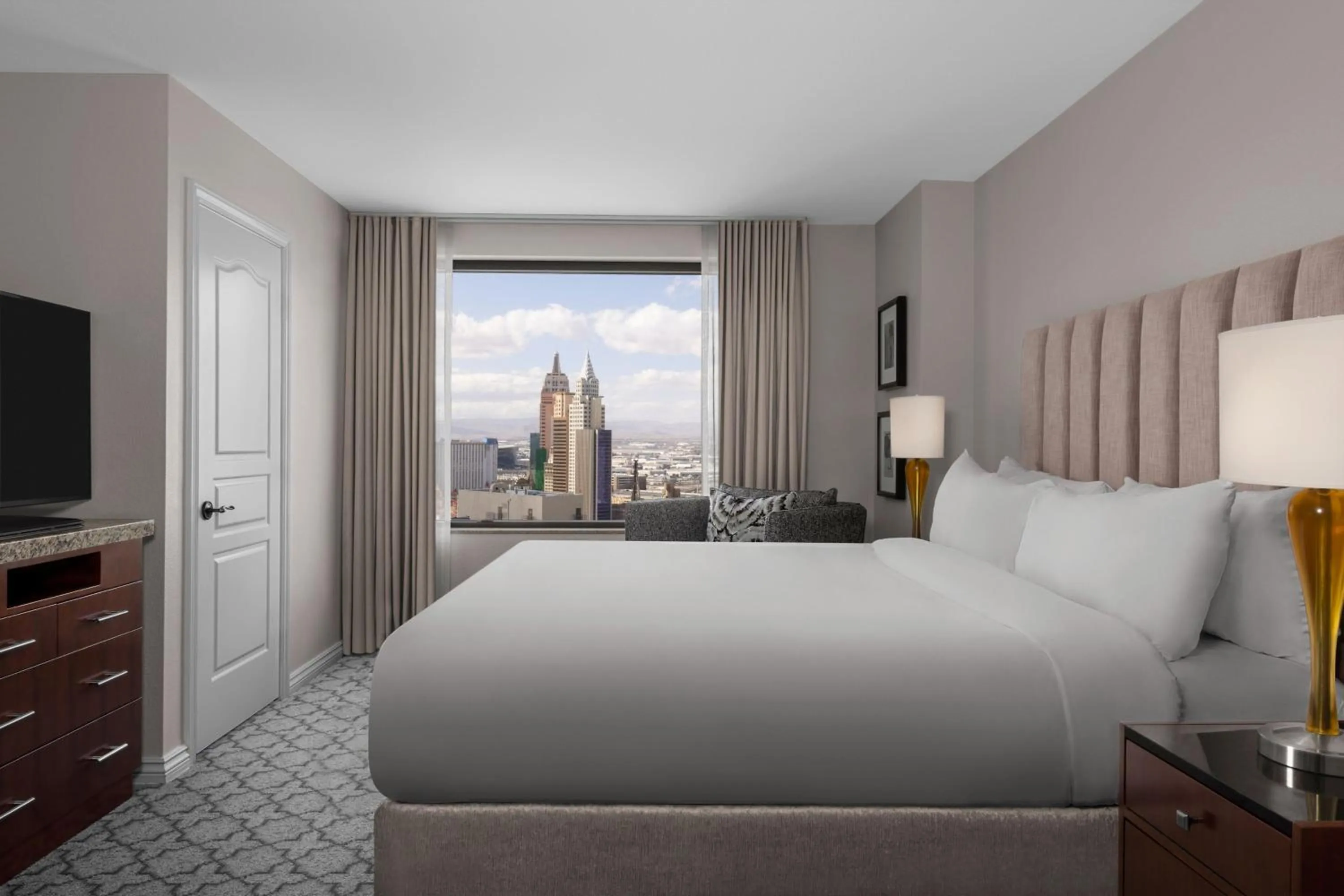 Bedroom, Bed in Marriott's Grand Chateau