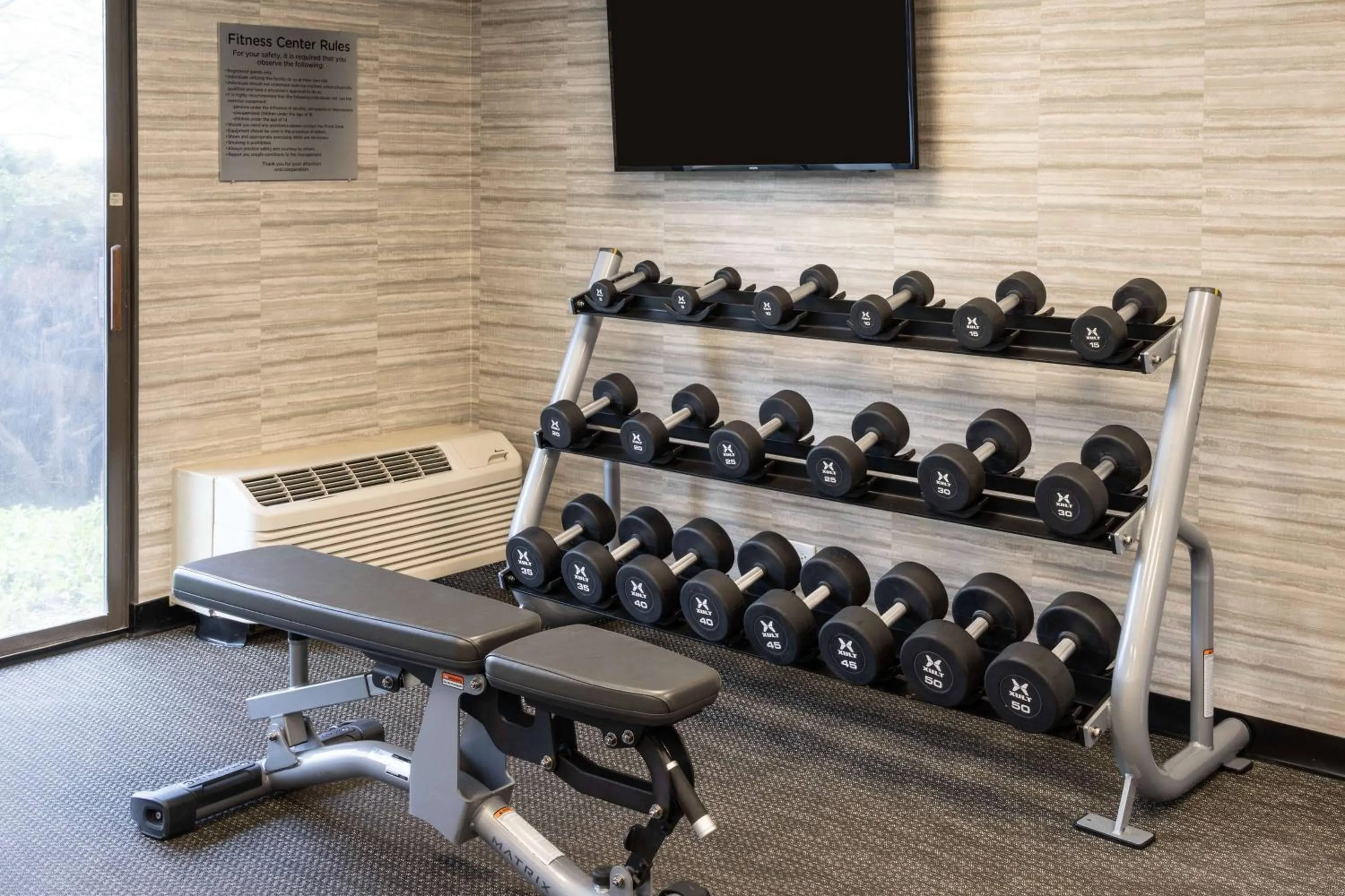 Fitness centre/facilities in Courtyard Chicago Wood Dale / Itasca