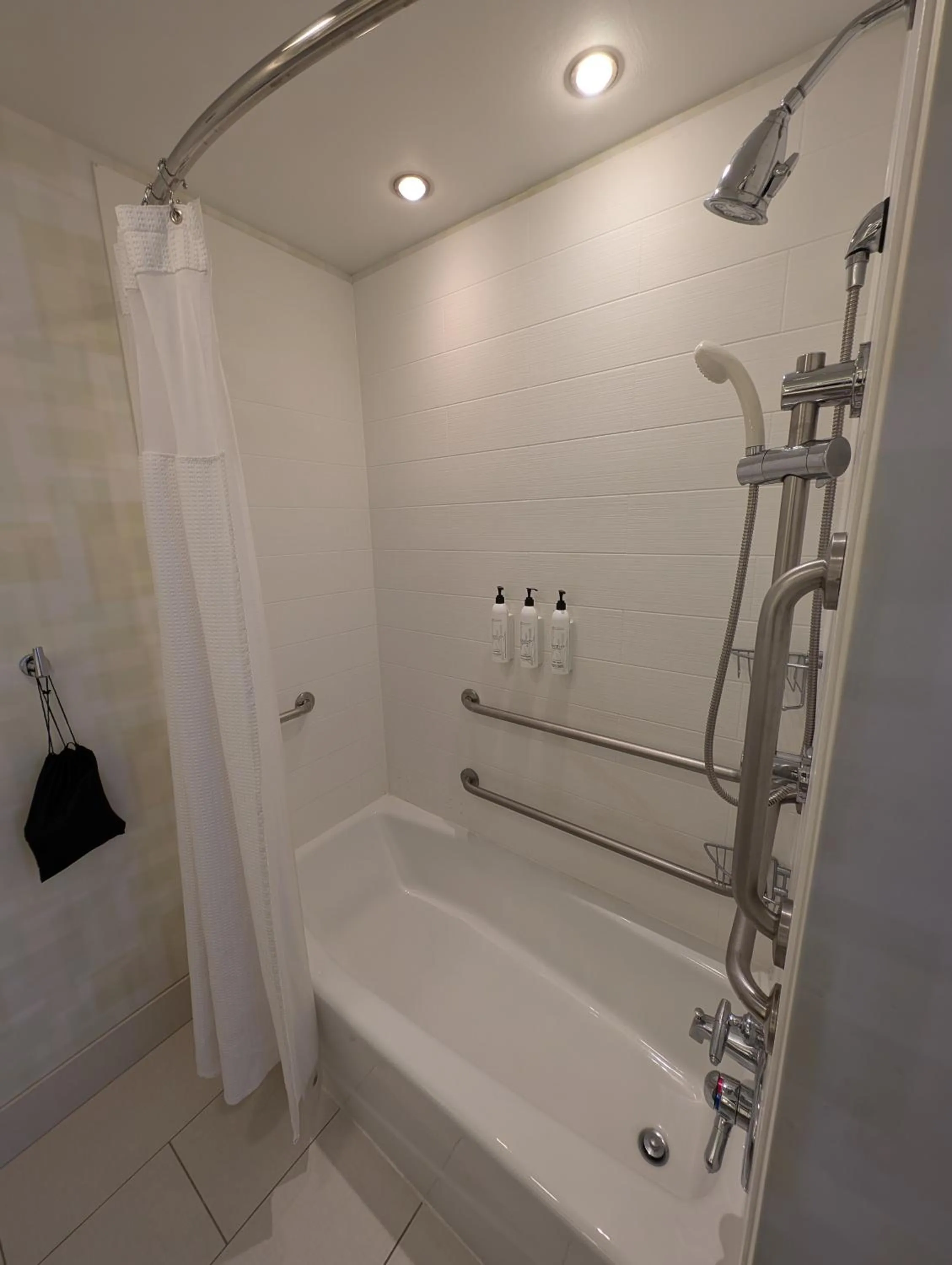 Bath in SpringHill Suites by Marriott Chicago Waukegan/Gurnee