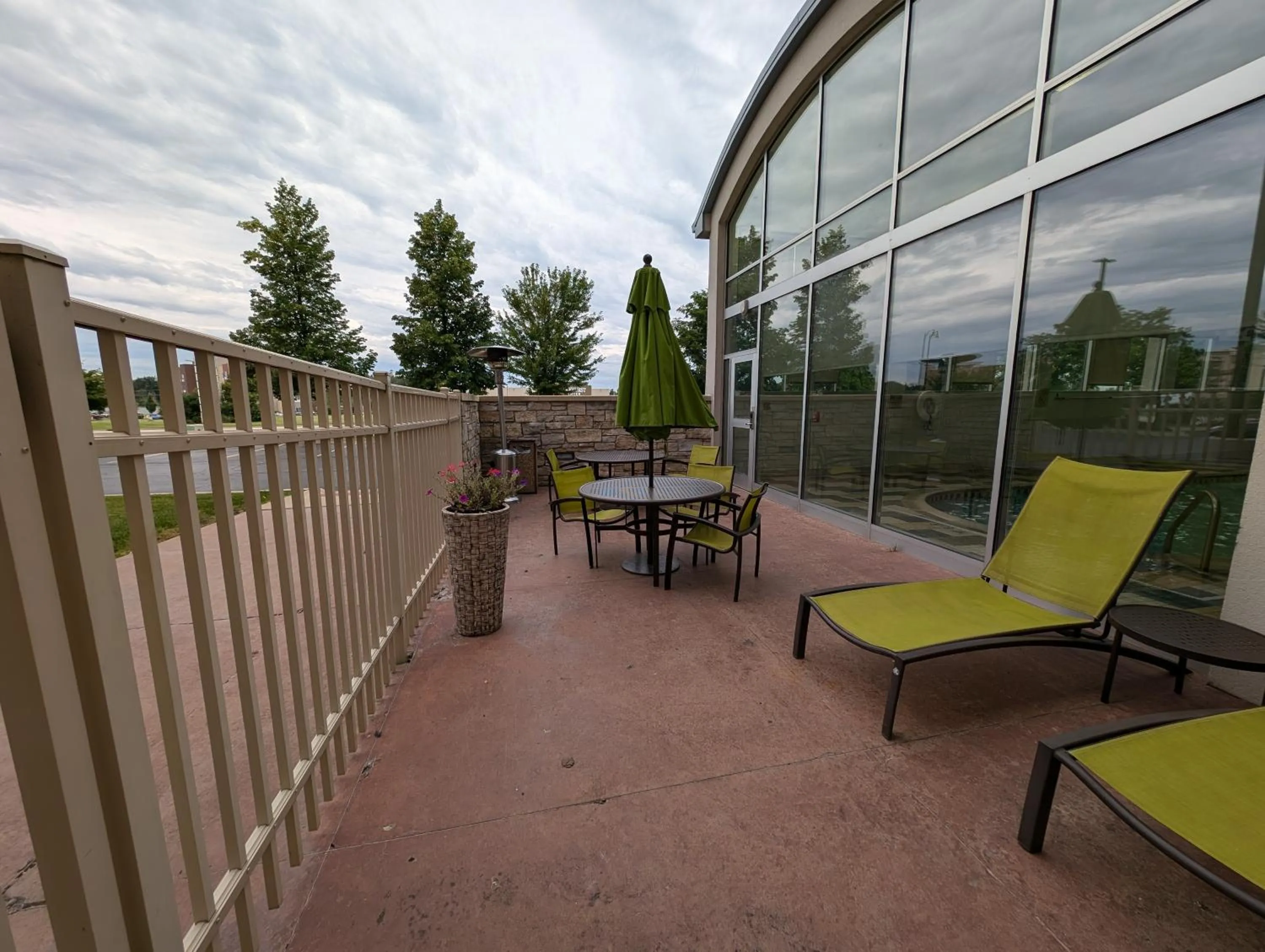 Patio in SpringHill Suites by Marriott Chicago Waukegan/Gurnee