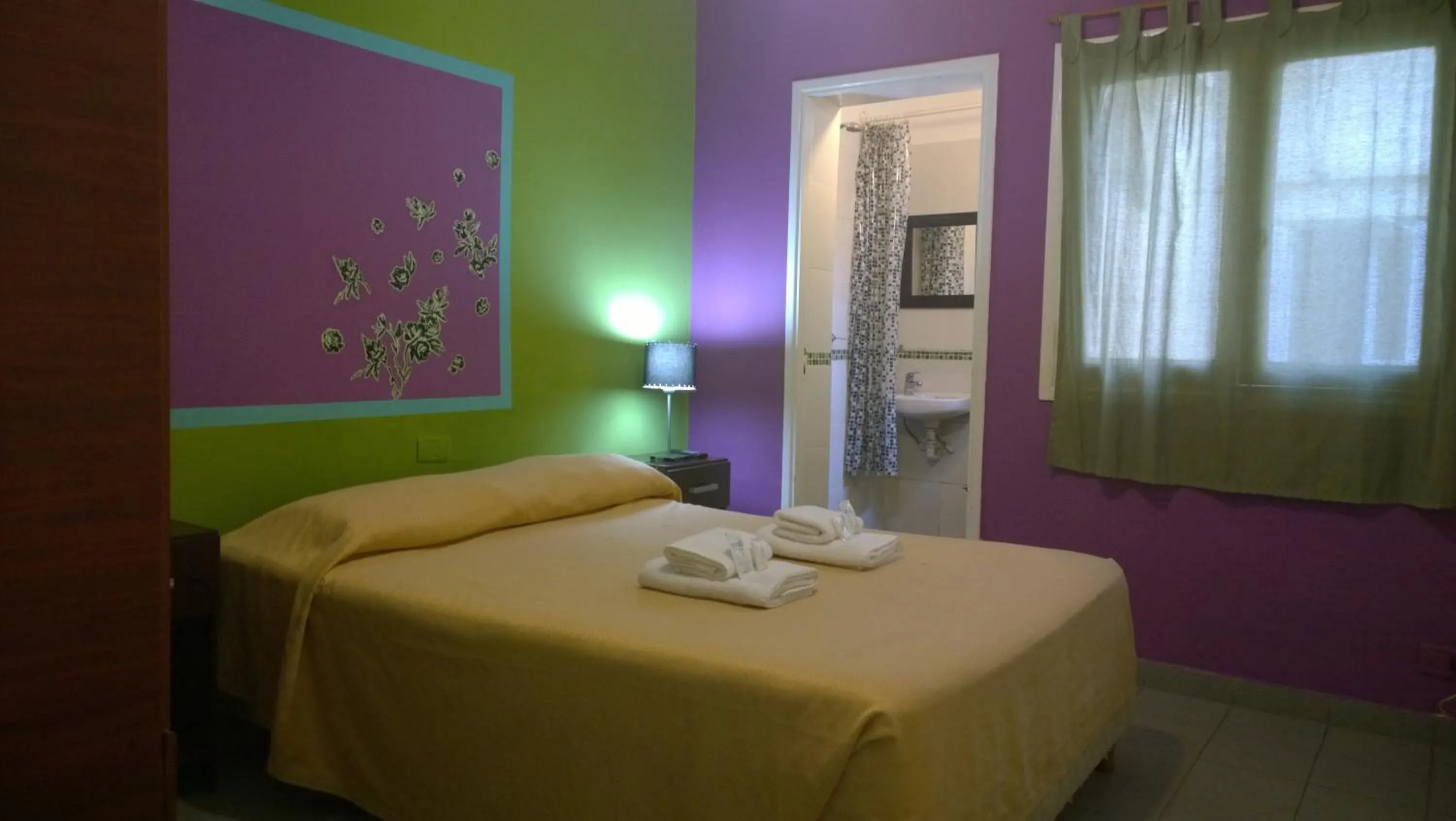 Photo of the whole room, Bed in Koten Hotel