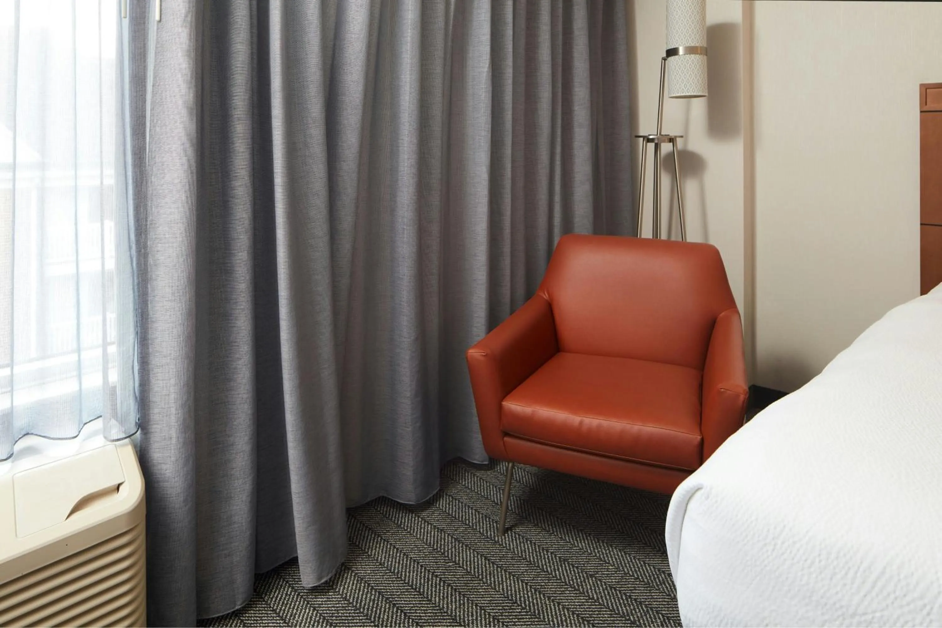 Photo of the whole room, Bed in Courtyard by Marriott Charlottesville - University Medical Center