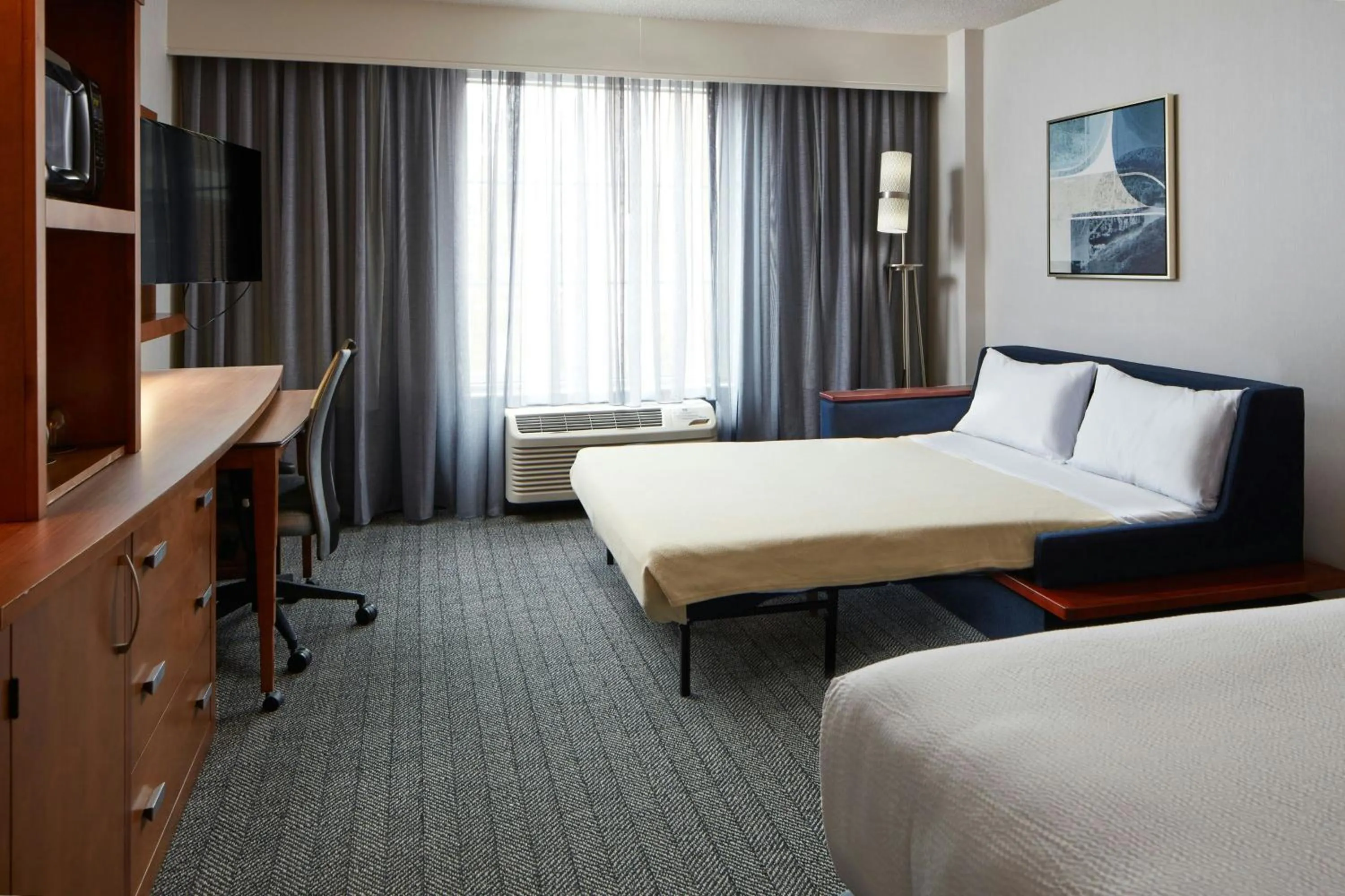 Photo of the whole room, Bed in Courtyard by Marriott Charlottesville - University Medical Center